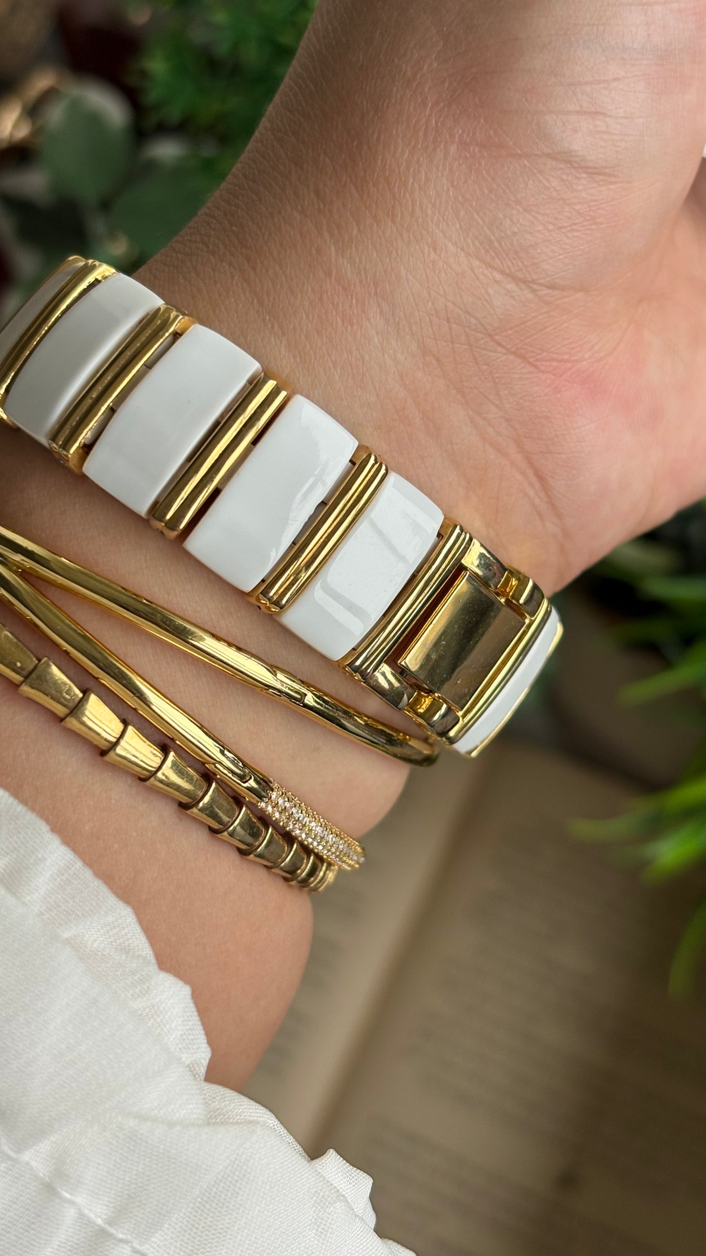 Vintage Roi Watch in Gold Tone White Accent