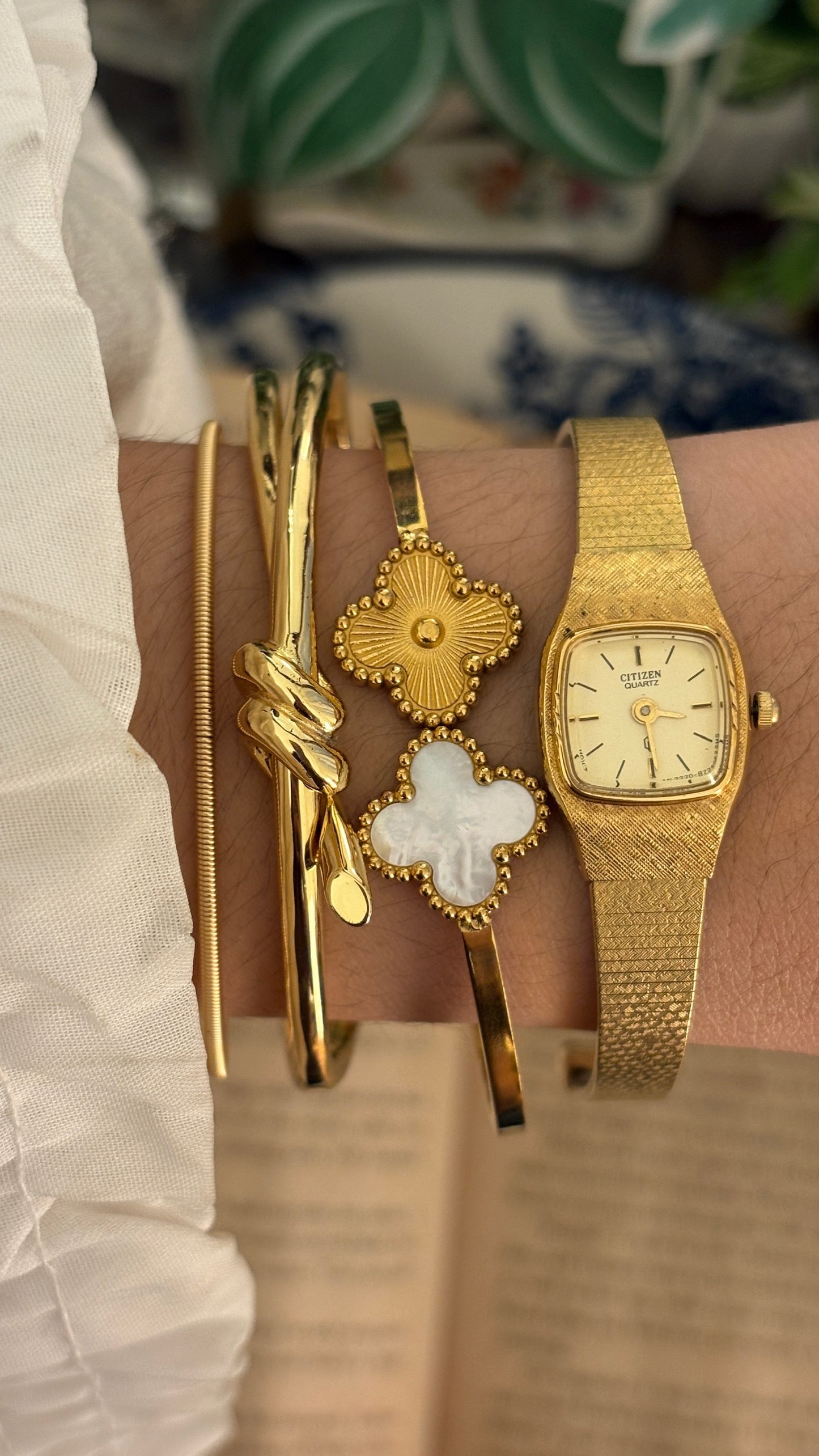Rare Dainty Vintage Citizen Square-faced watch in Gold Tone Quartz