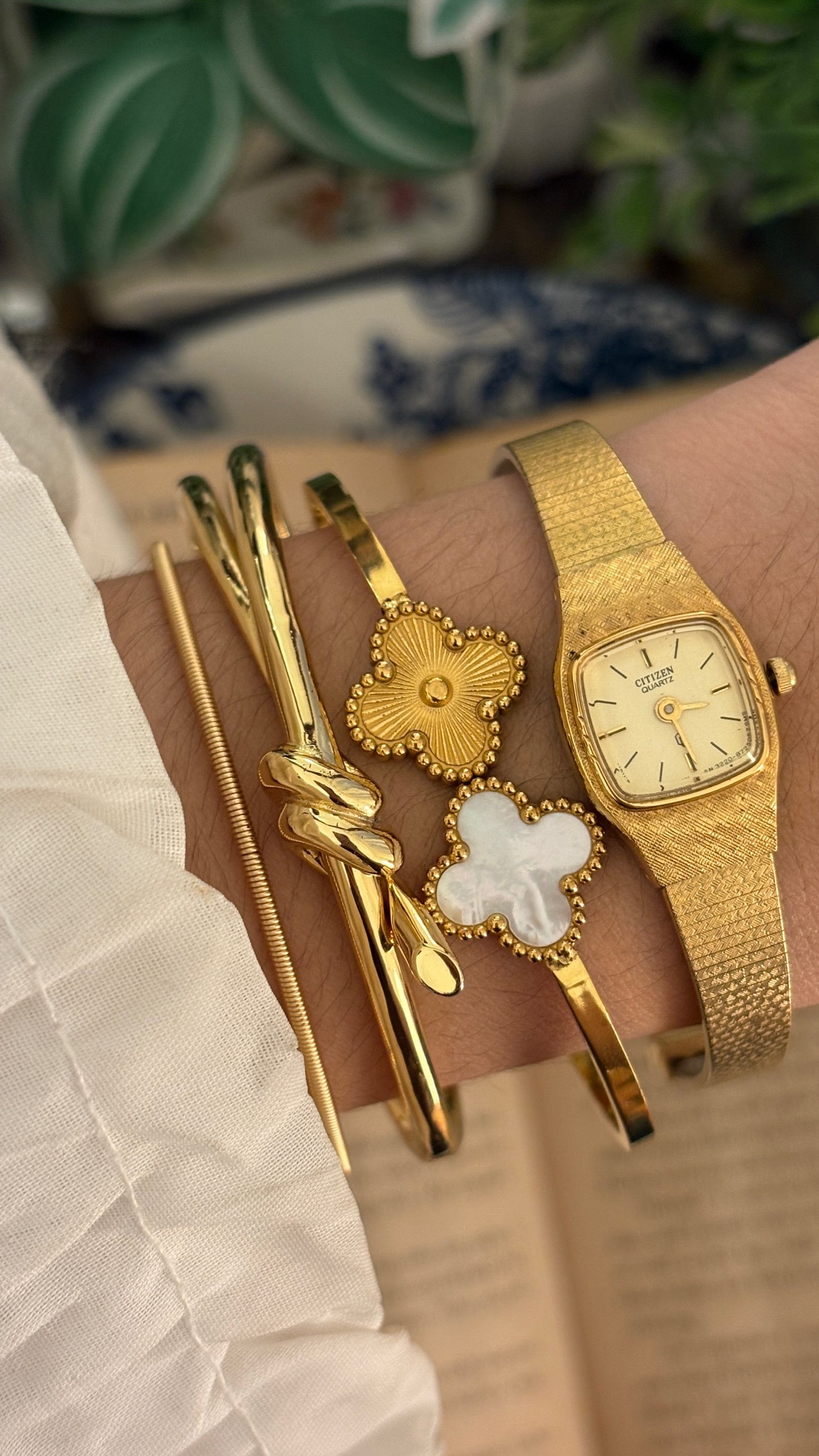Rare Dainty Vintage Citizen Square-faced watch in Gold Tone Quartz