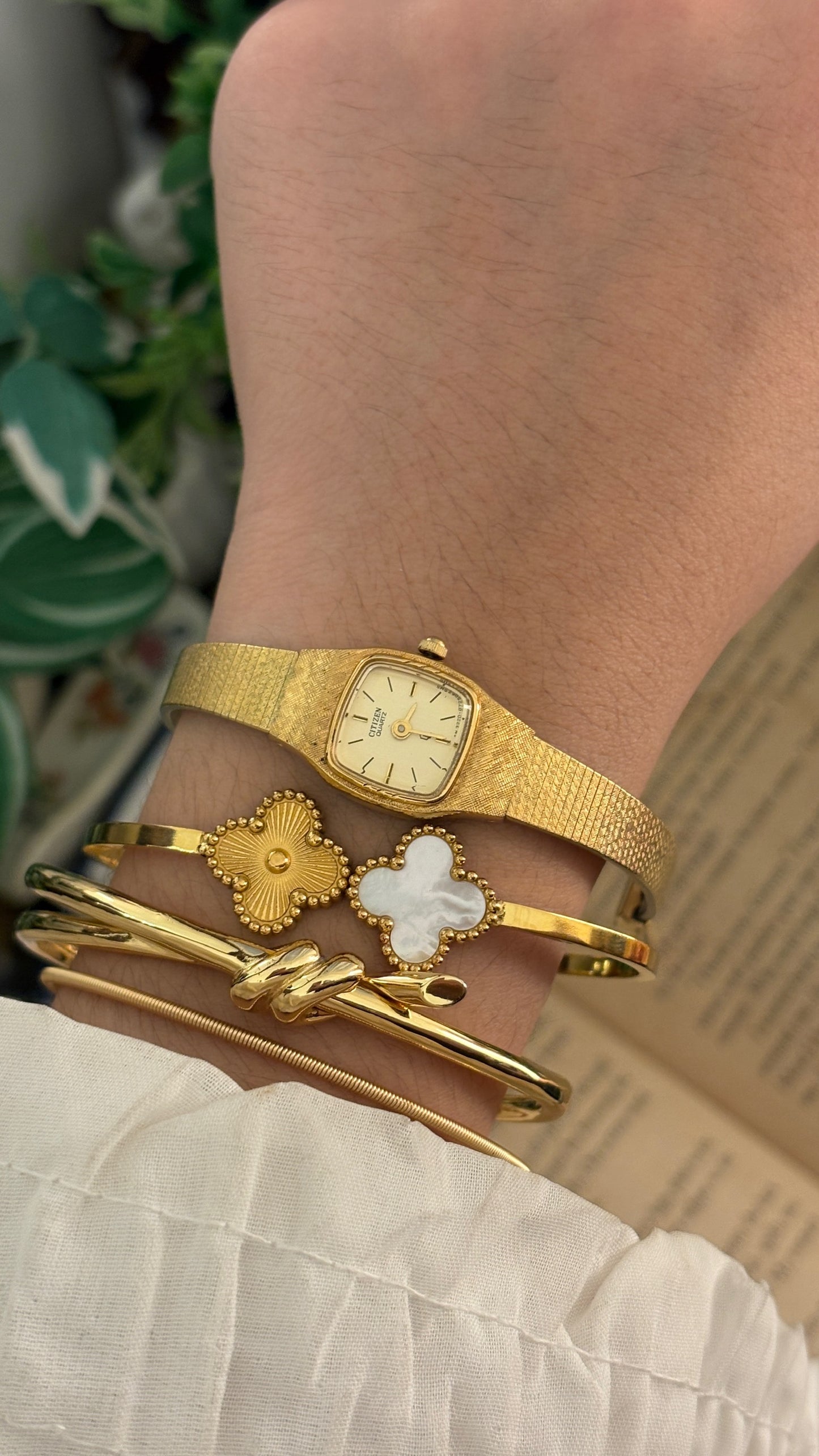 Rare Dainty Vintage Citizen Square-faced watch in Gold Tone Quartz