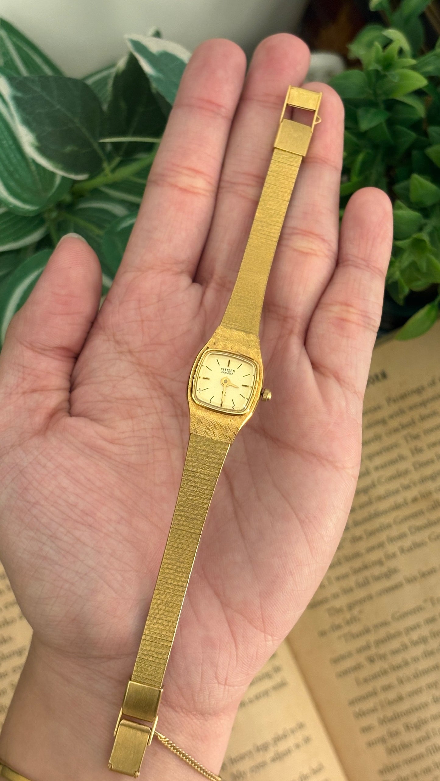 Rare Dainty Vintage Citizen Square-faced watch in Gold Tone Quartz
