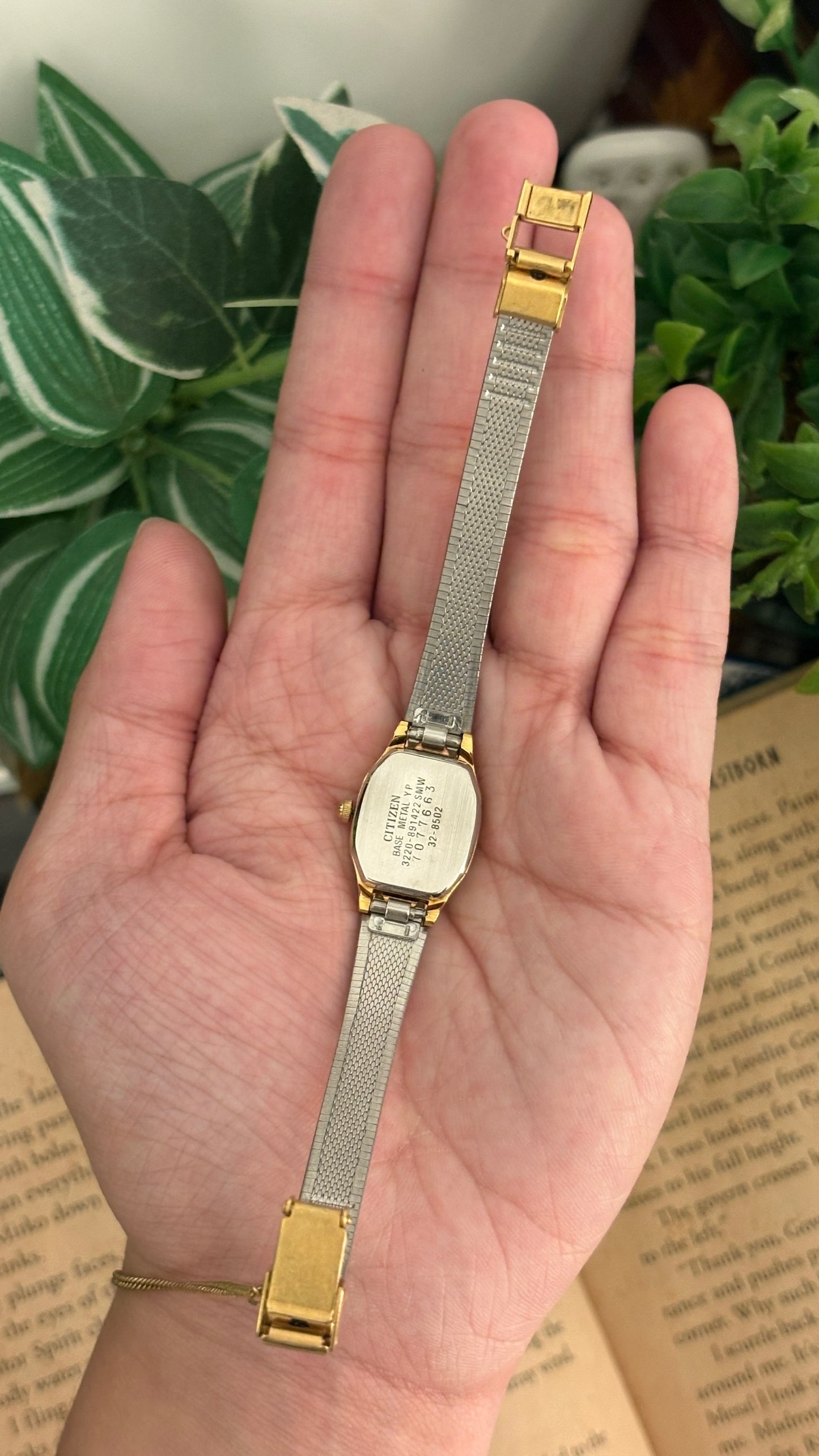 Rare Dainty Vintage Citizen Square-faced watch in Gold Tone Quartz