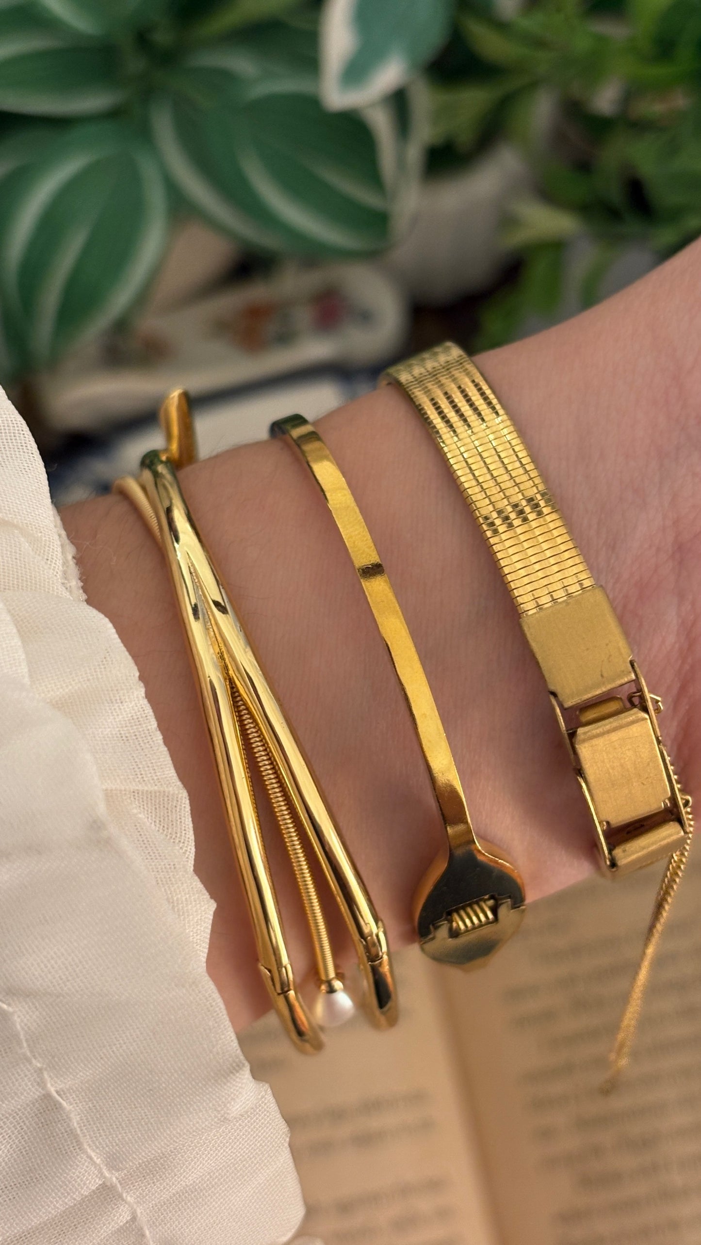 Rare Dainty Vintage Citizen Dress Watch in Gold Tone Quartz