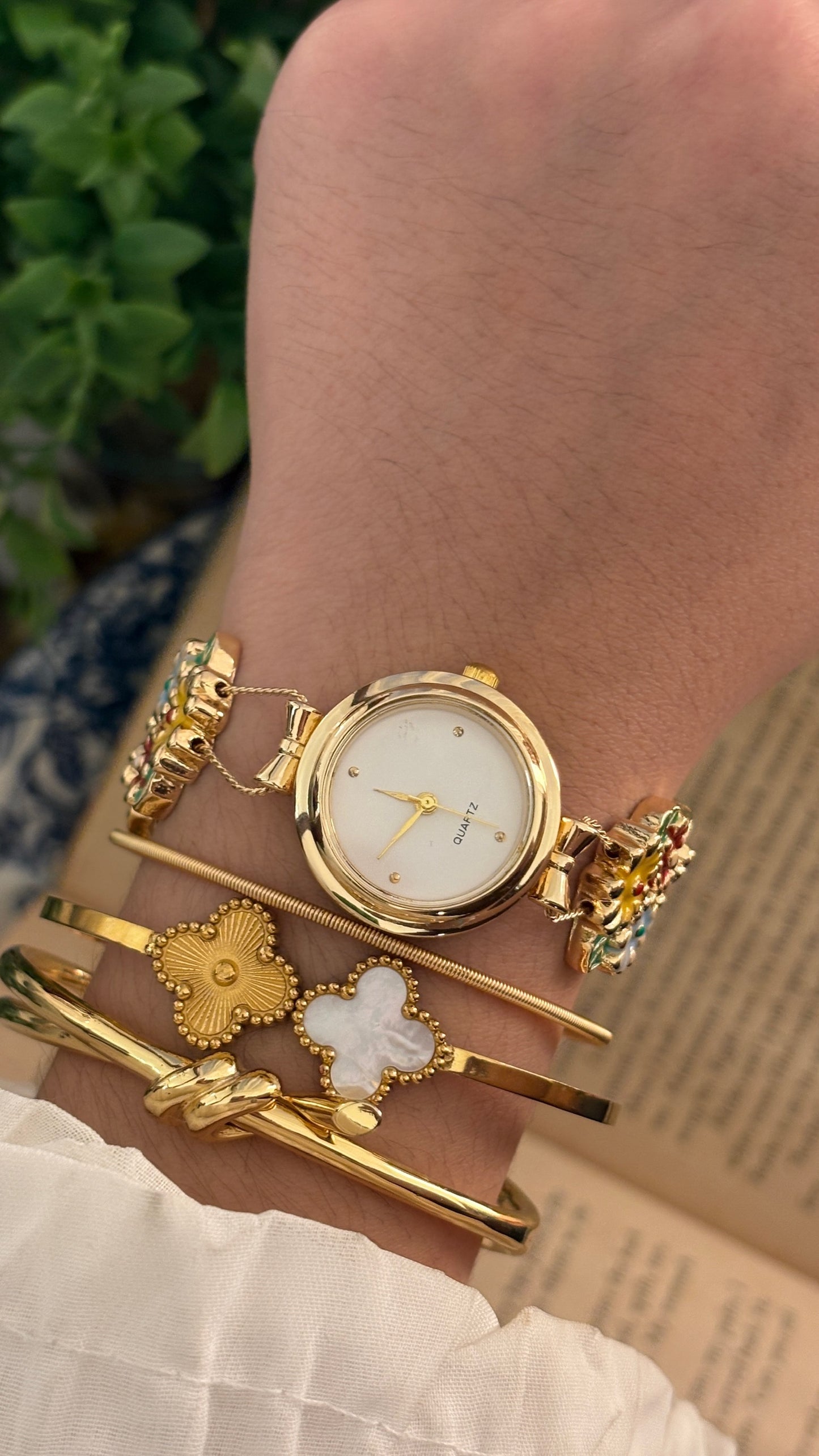 Vintage Floral Bracelet Watch in Gold Tone Quartz