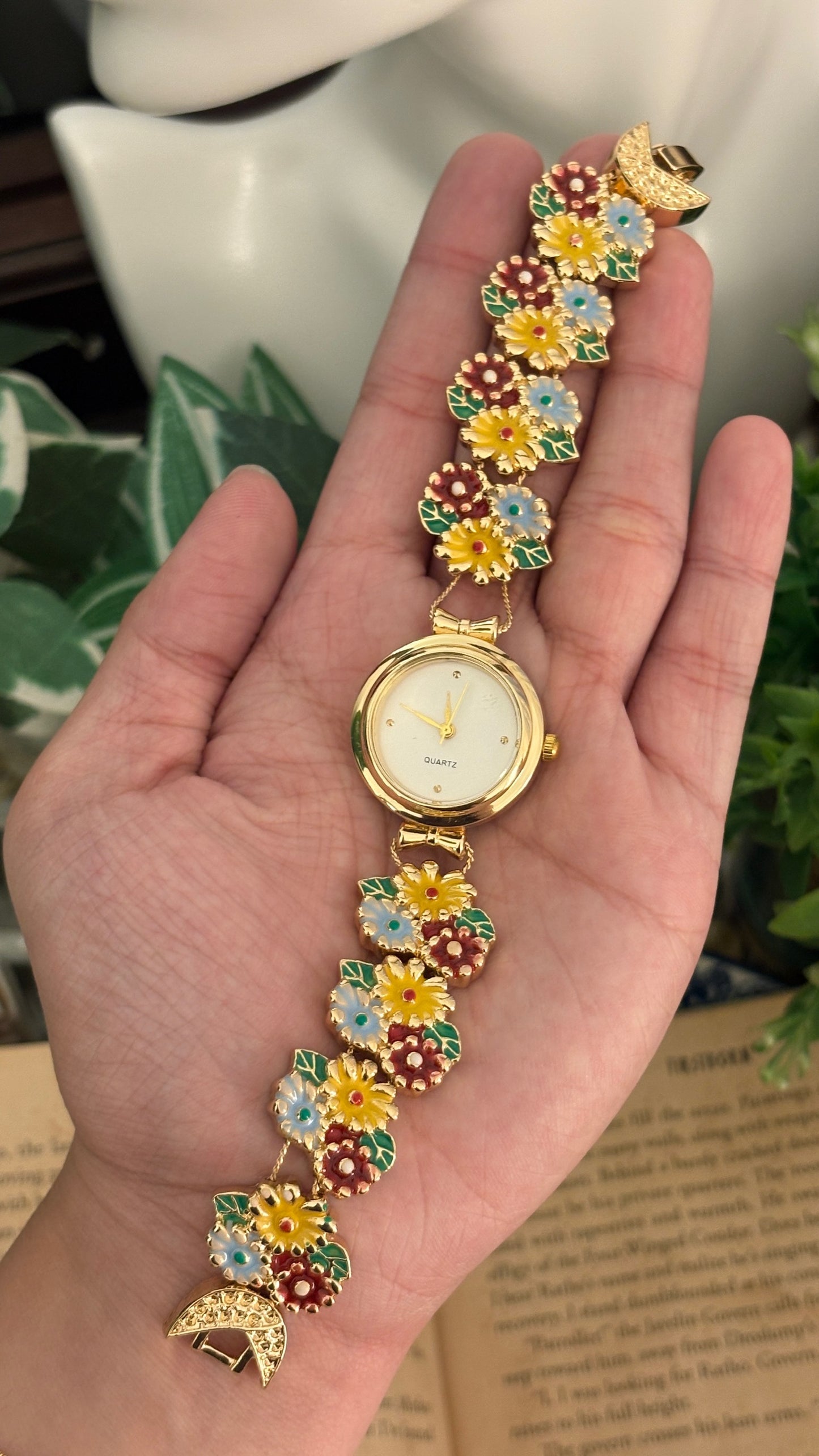 Vintage Floral Bracelet Watch in Gold Tone Quartz