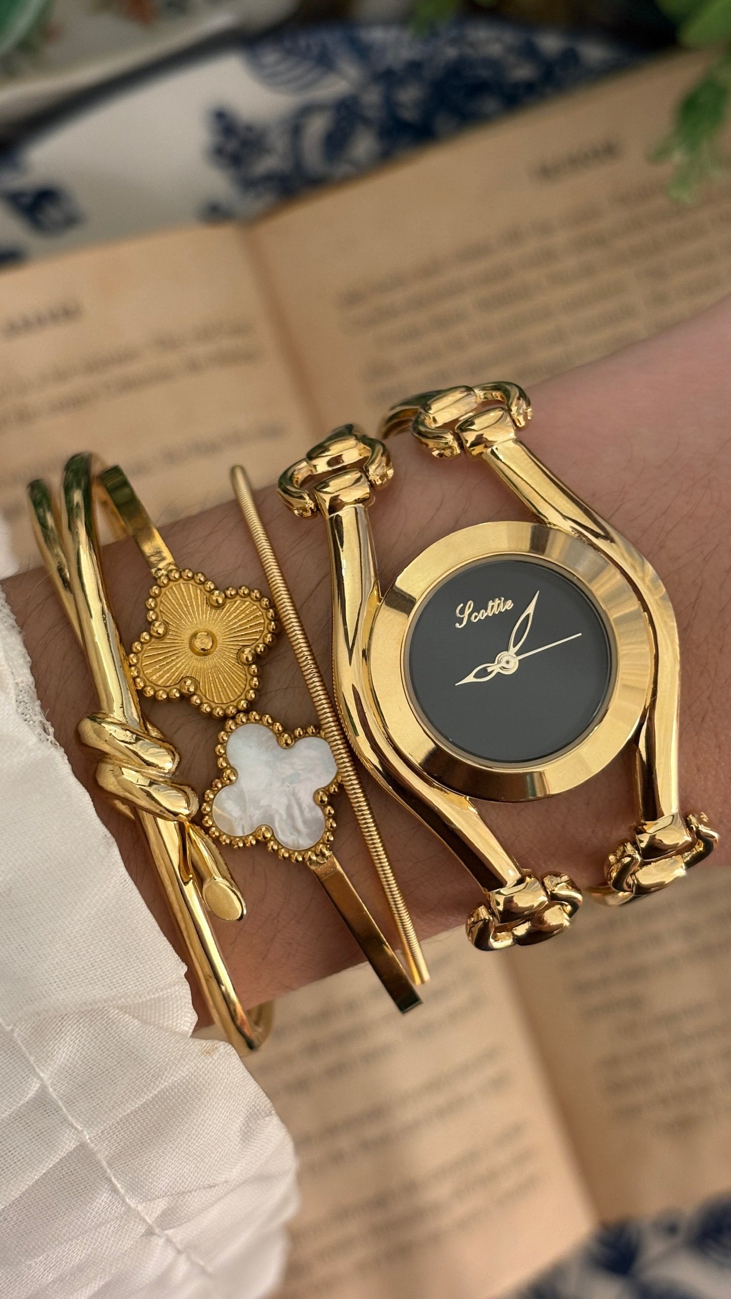 Vintage Scottie Horsebit Black Dial Bracelet Watch in Gold Tone Quartz