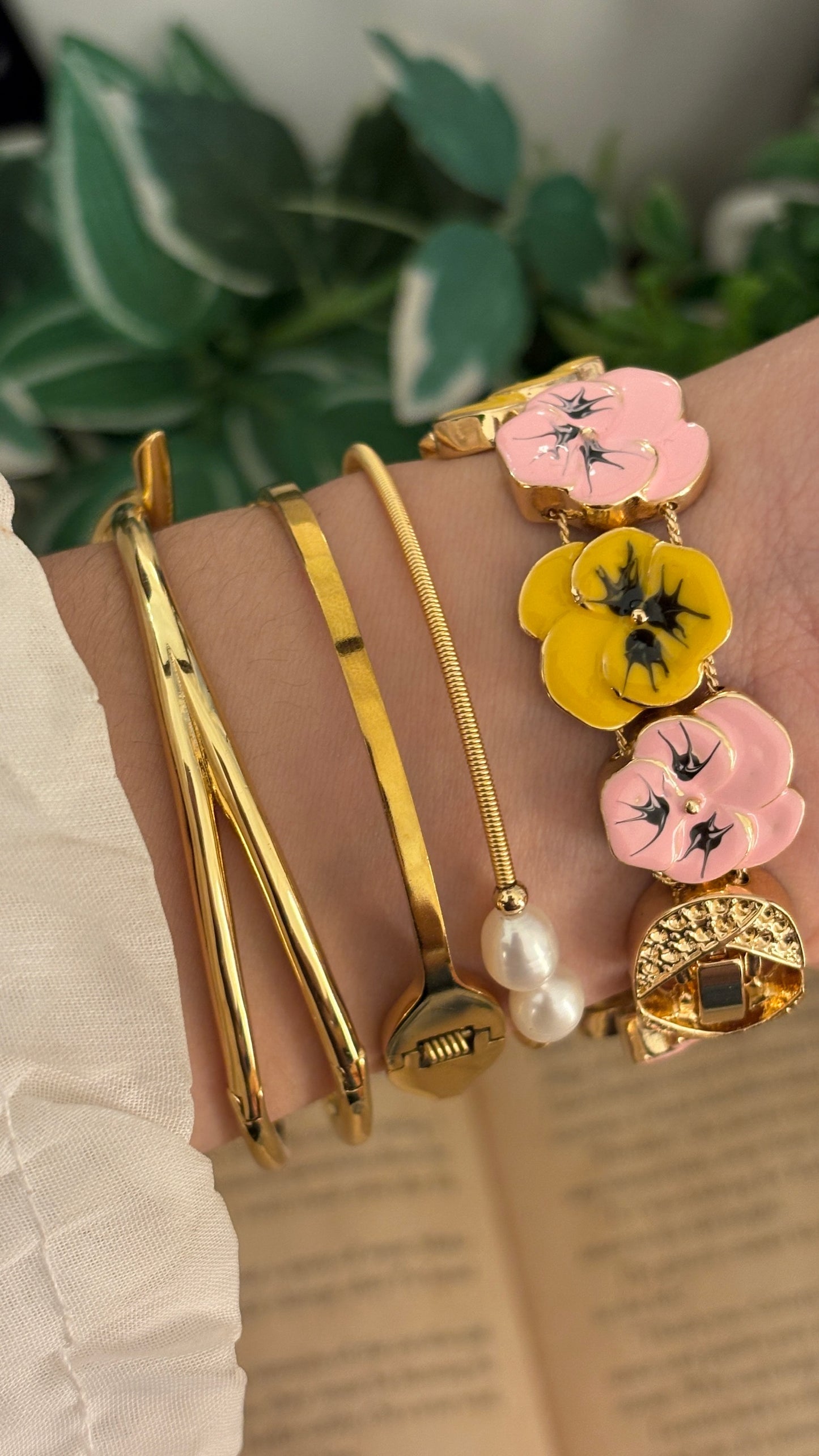 Vintage Solevrah Flower Bracelet Watch in Gold Tone Quartz