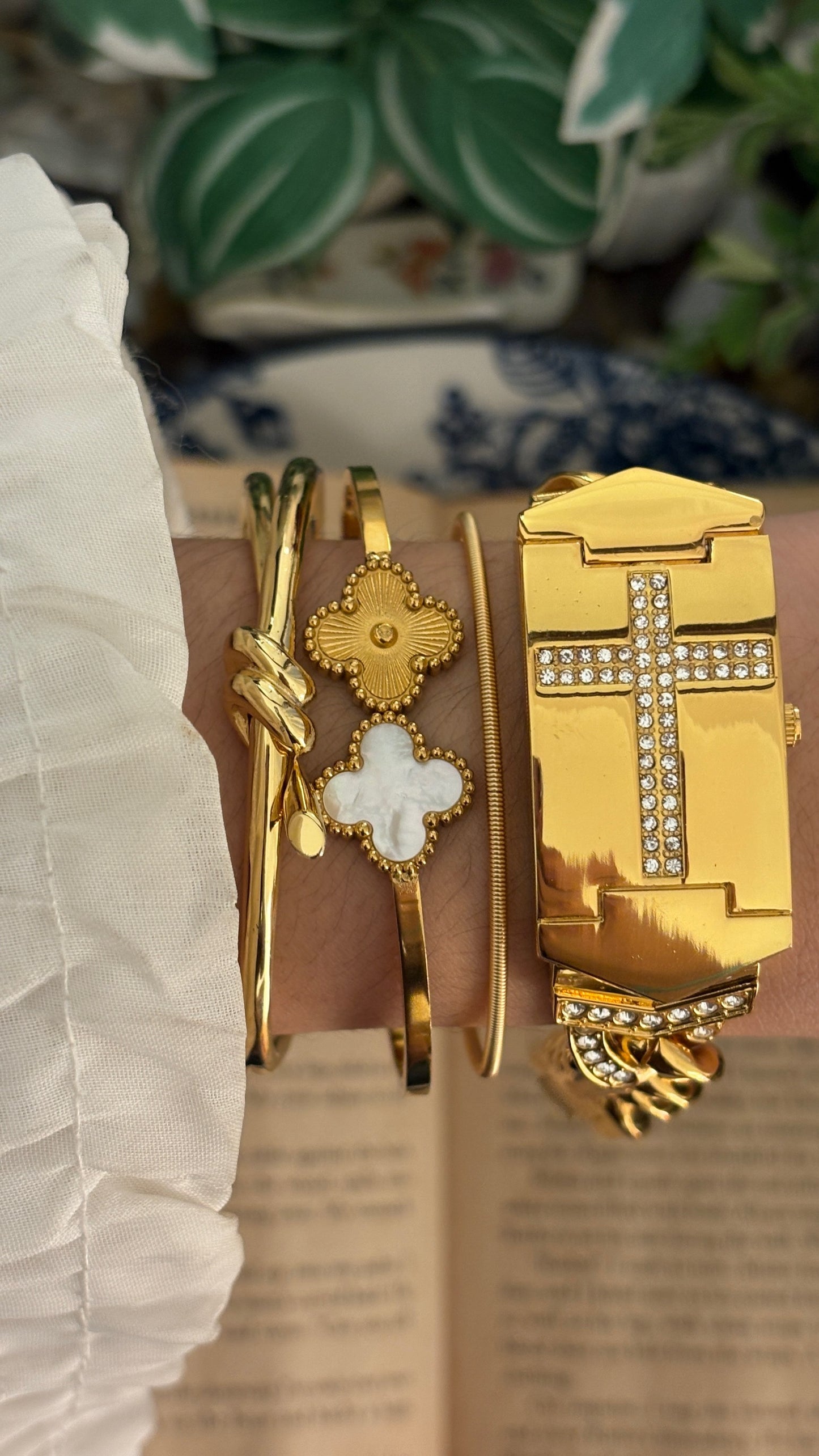 Vintage Veadons Cuban Link Religious Peekaboo Watch in Gold Tone Quartz