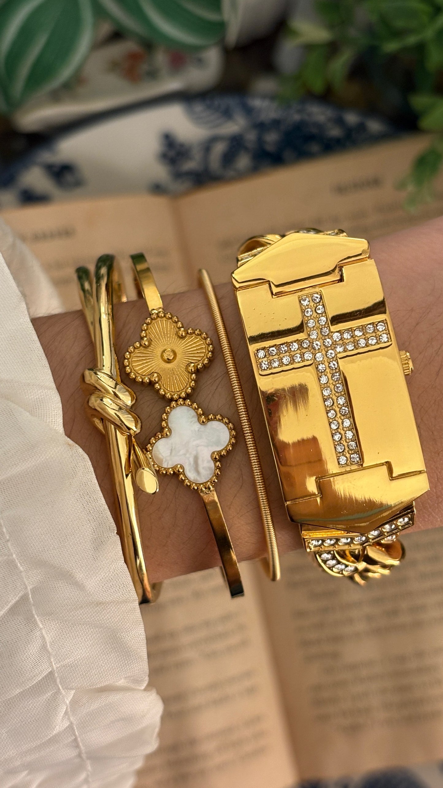 Vintage Veadons Cuban Link Religious Peekaboo Watch in Gold Tone Quartz