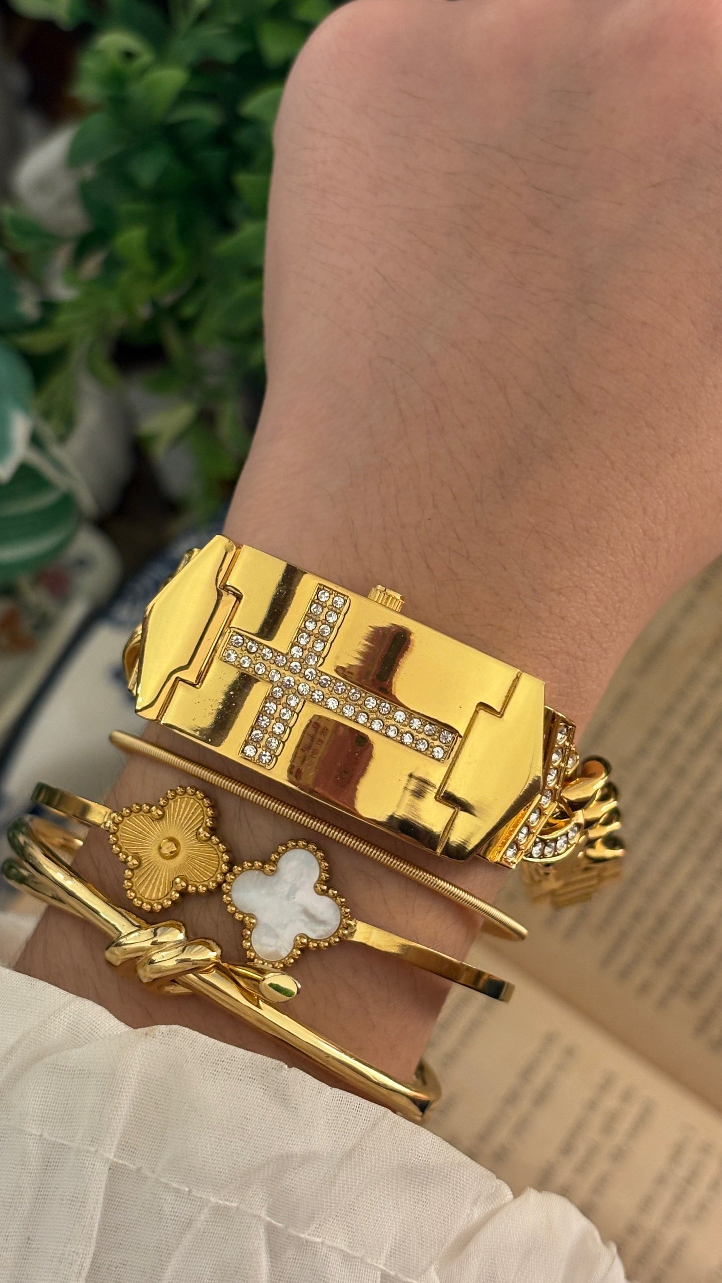 Vintage Veadons Cuban Link Religious Peekaboo Watch in Gold Tone Quartz