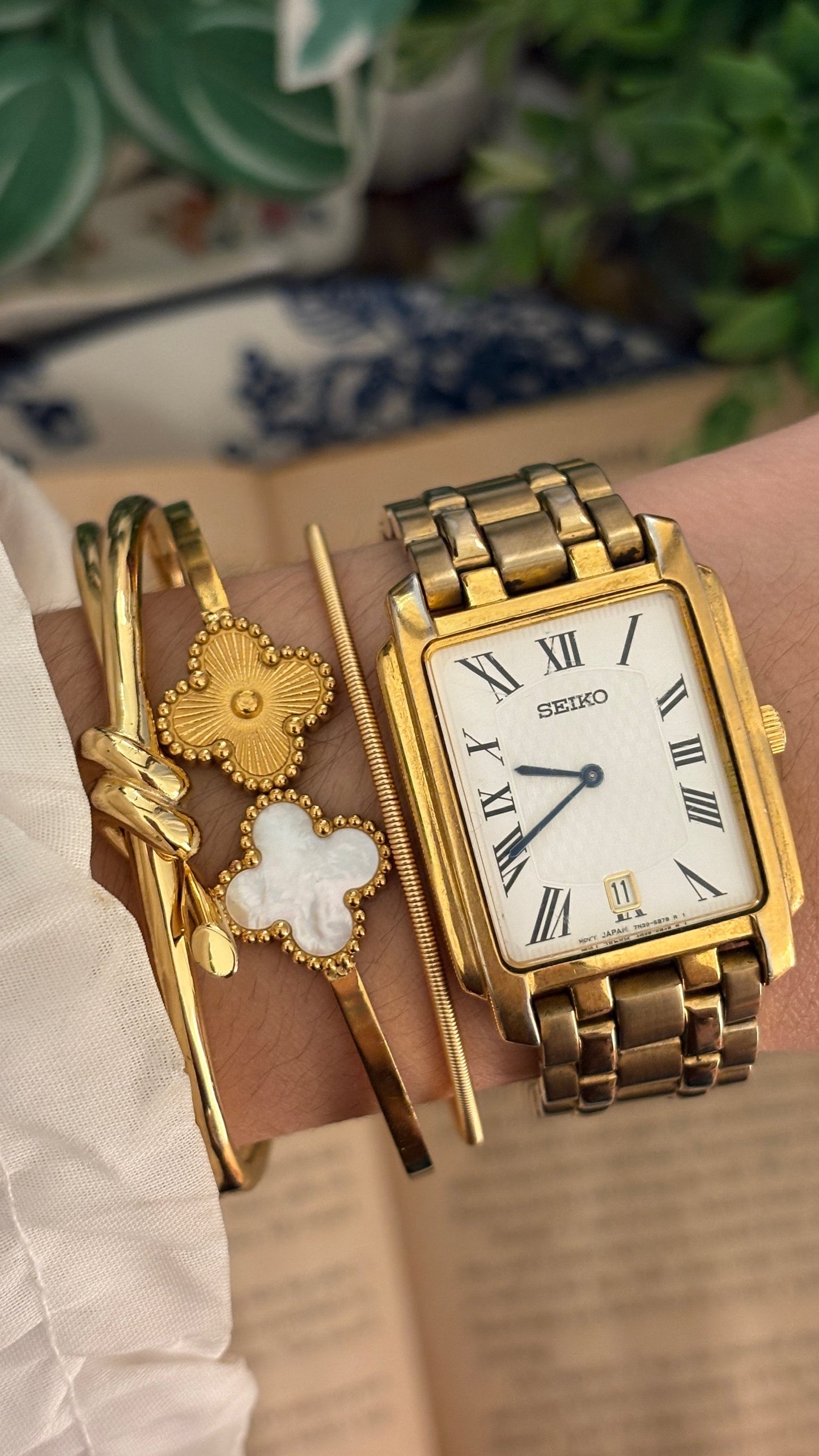 Extremely Rare Vintage Seiko Roman Dial Tank Watch in Gold Tone Quartz