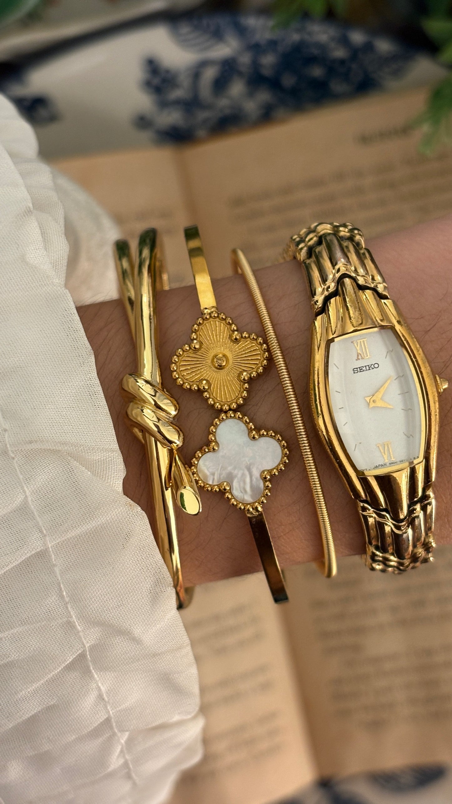 Extremely Rare Vintage Seiko Barrel Dial Bracelet Watch in Gold Tone Quartz