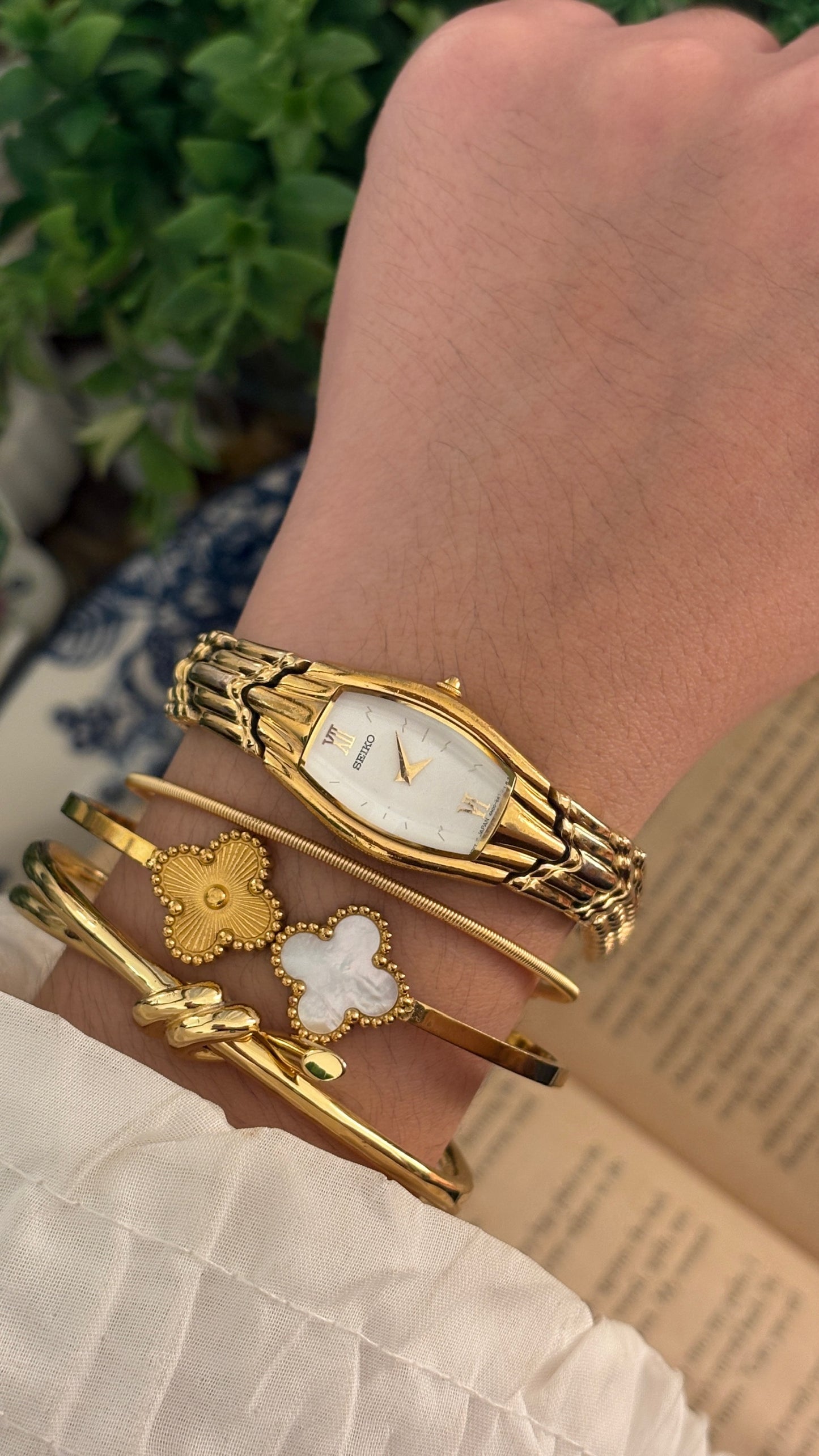 Extremely Rare Vintage Seiko Barrel Dial Bracelet Watch in Gold Tone Quartz