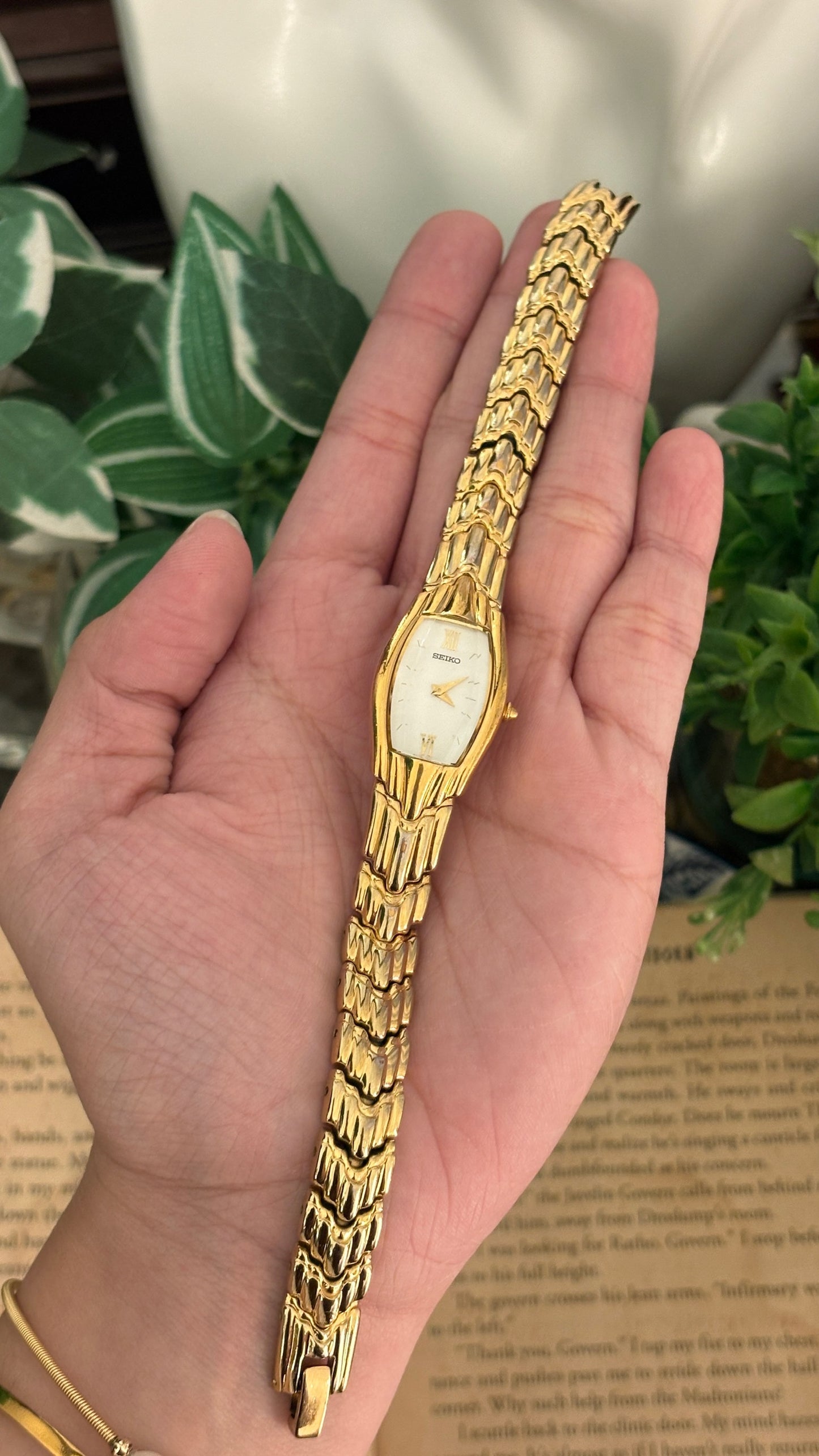 Extremely Rare Vintage Seiko Barrel Dial Bracelet Watch in Gold Tone Quartz