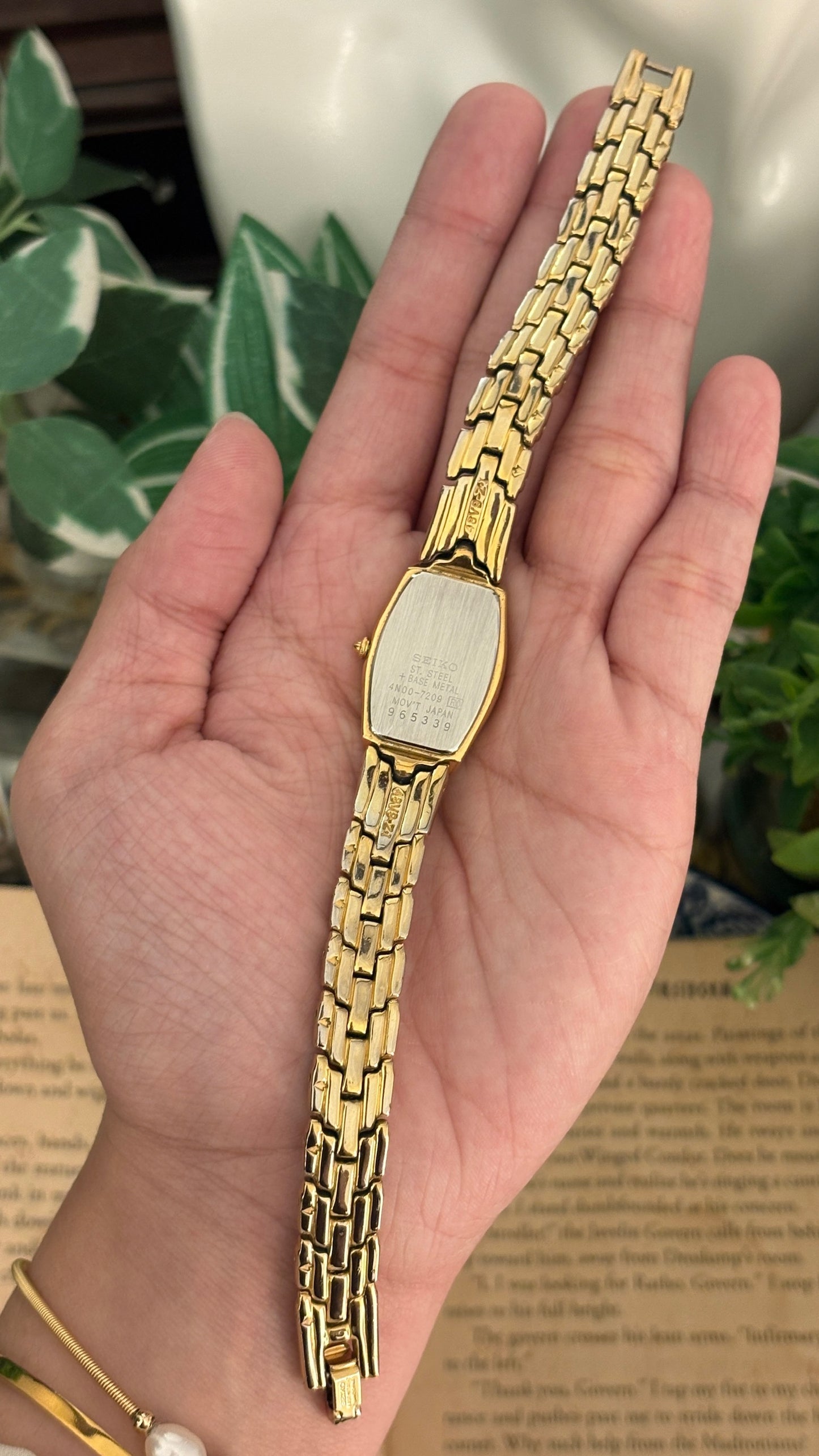 Extremely Rare Vintage Seiko Barrel Dial Bracelet Watch in Gold Tone Quartz