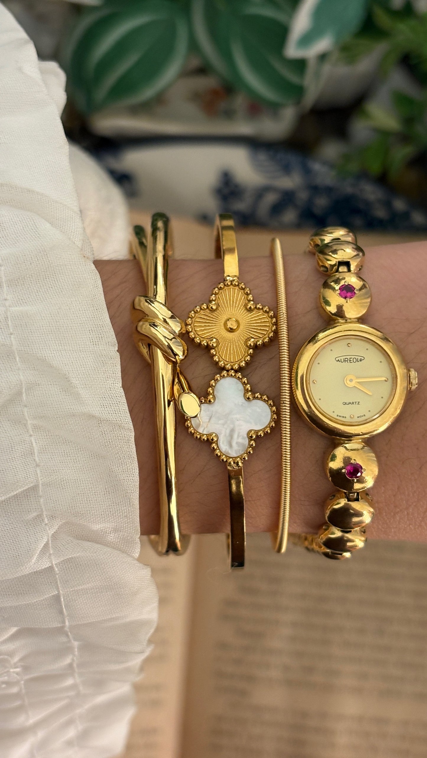 Extremely Rare Vintage Aureole Swiss Ruby Accent Bubble Bracelet Watch in Gold Tone Quartz