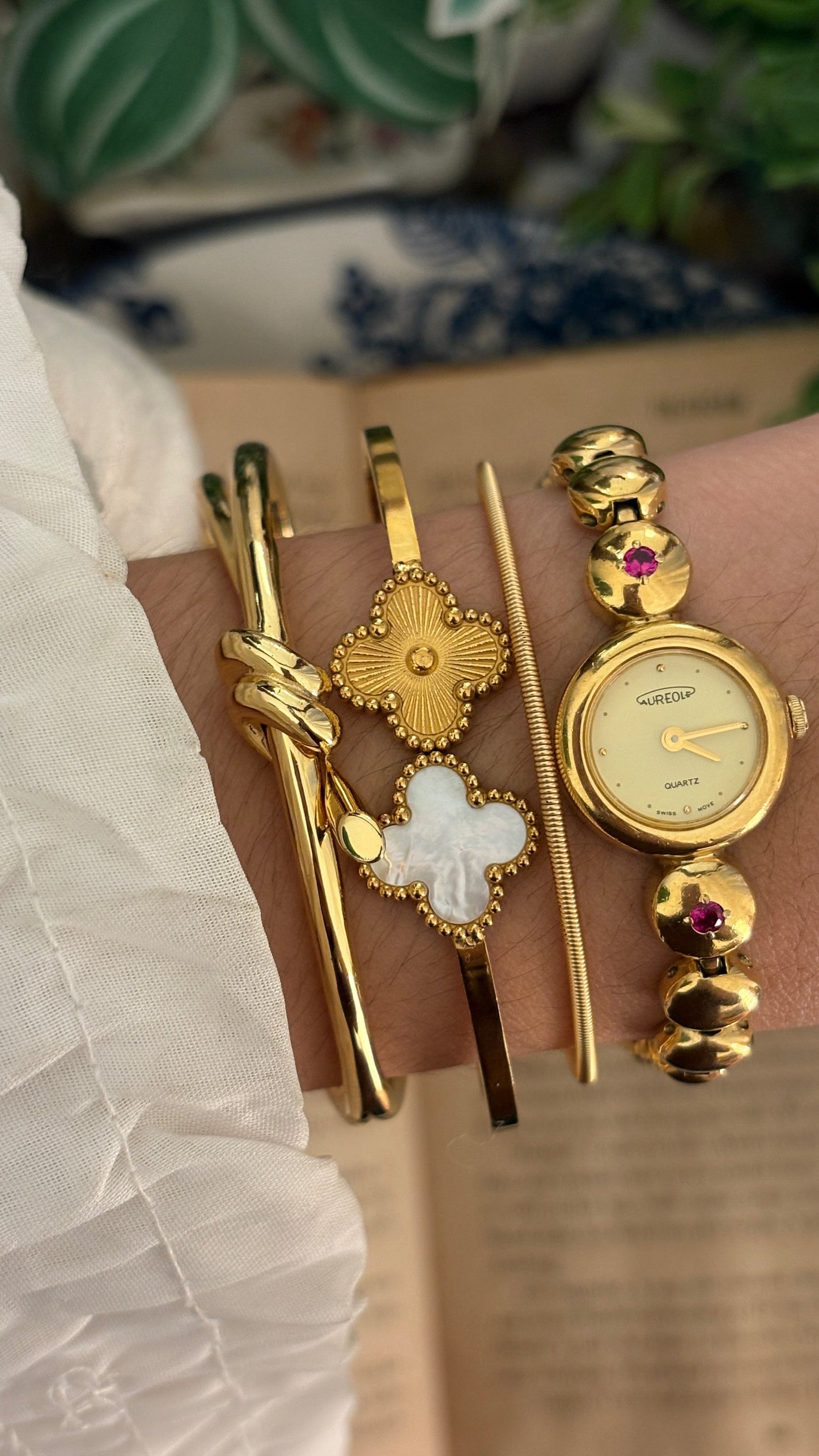 Extremely Rare Vintage Aureole Swiss Ruby Accent Bubble Bracelet Watch in Gold Tone Quartz