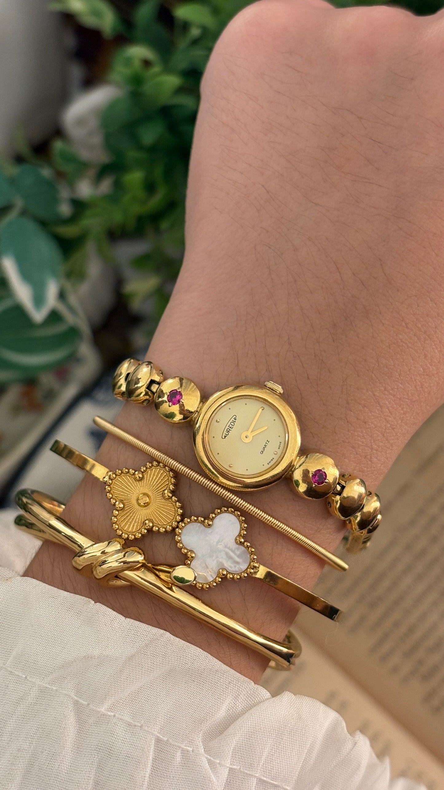 Extremely Rare Vintage Aureole Swiss Ruby Accent Bubble Bracelet Watch in Gold Tone Quartz