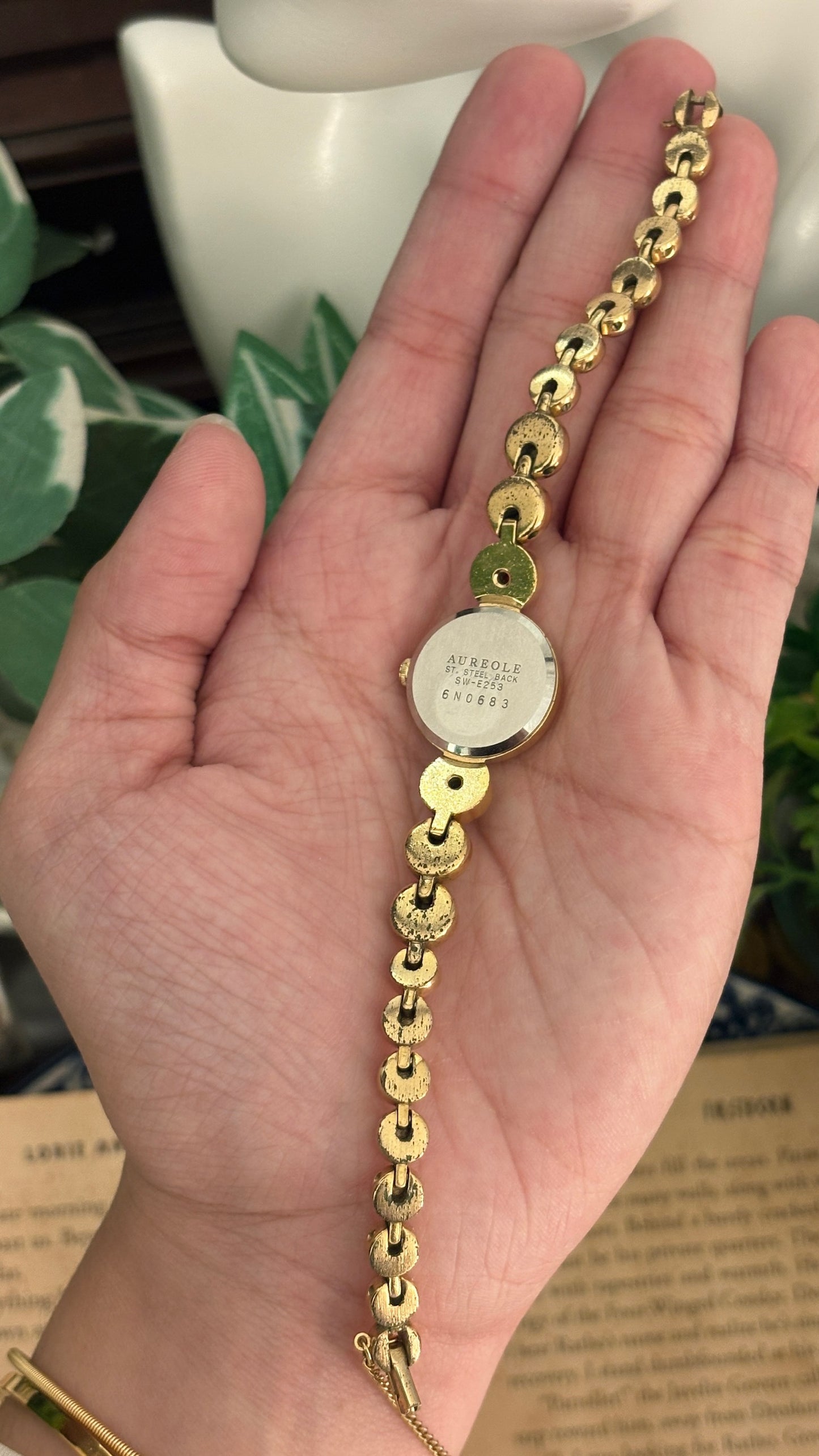 Extremely Rare Vintage Aureole Swiss Ruby Accent Bubble Bracelet Watch in Gold Tone Quartz