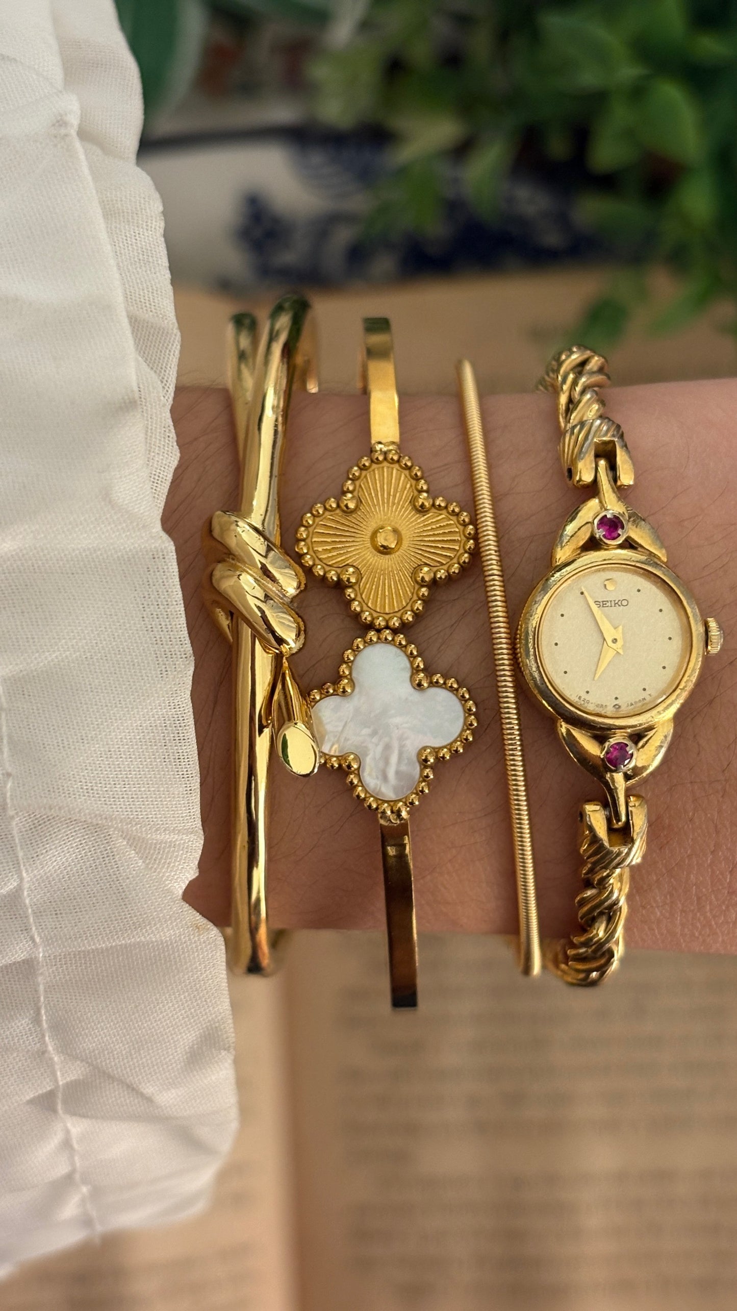 Extremely Rare Seiko Ruby Accent Rope Bracelet Watch in Gold Tone Quartz