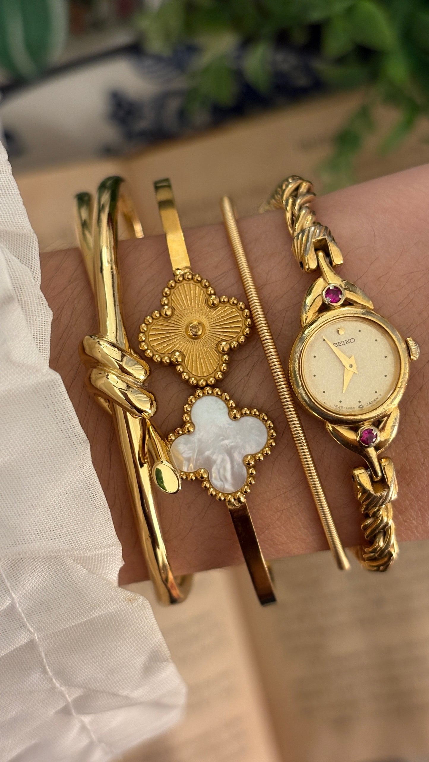 Extremely Rare Seiko Ruby Accent Rope Bracelet Watch in Gold Tone Quartz