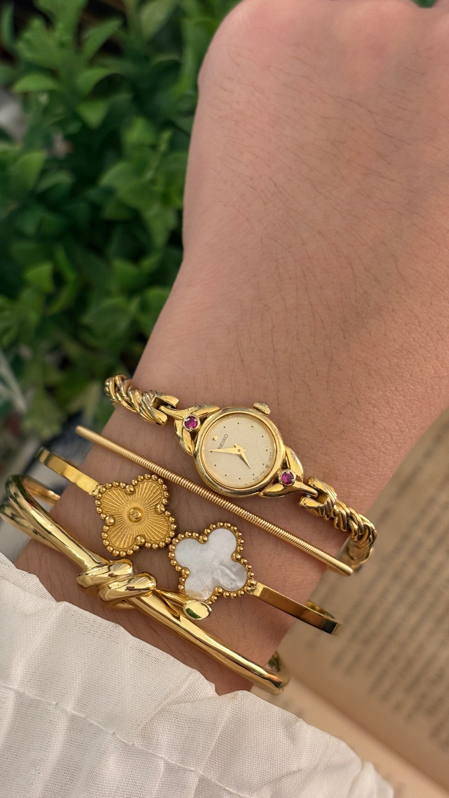 Extremely Rare Seiko Ruby Accent Rope Bracelet Watch in Gold Tone Quartz