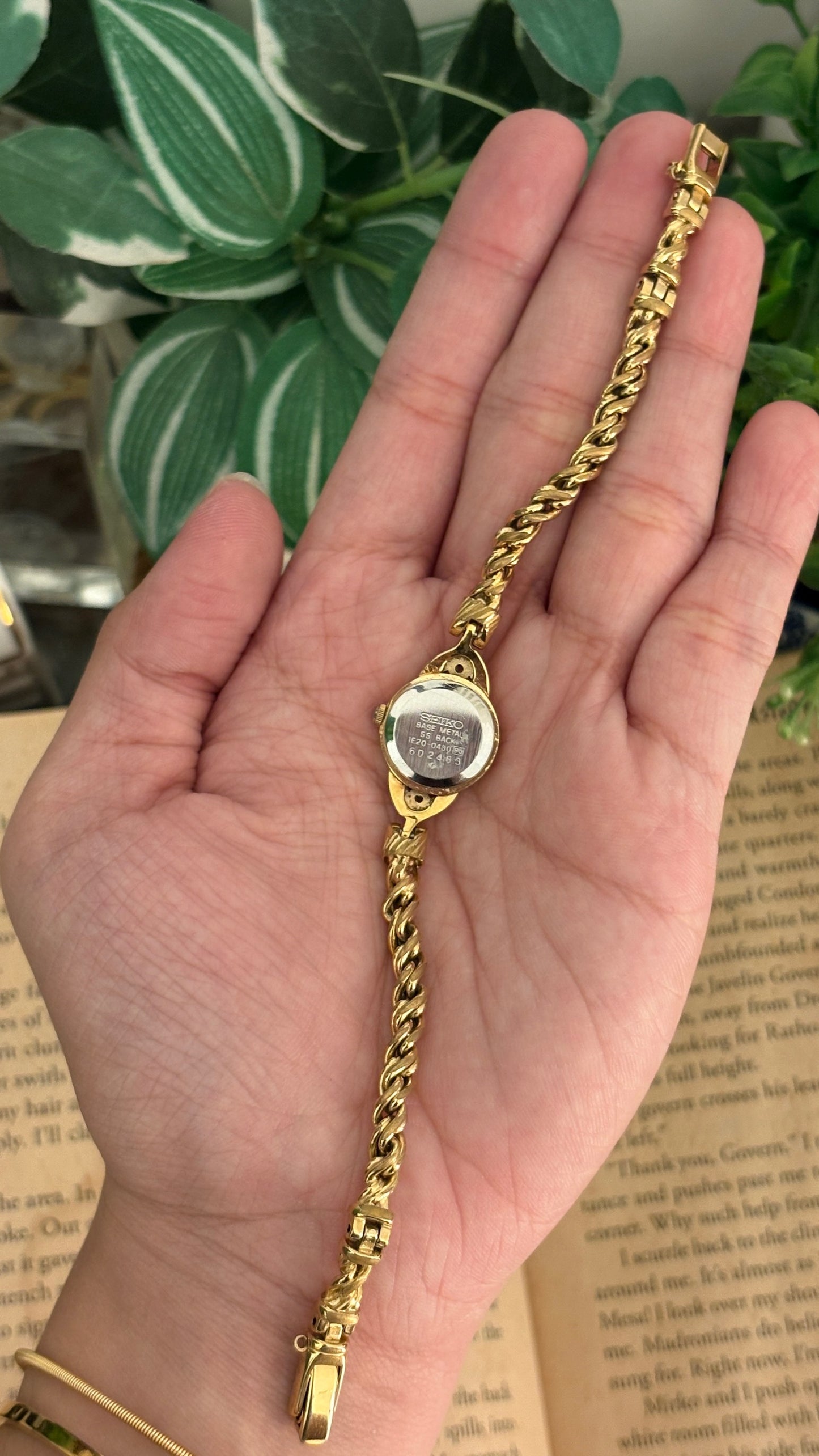 Extremely Rare Seiko Ruby Accent Rope Bracelet Watch in Gold Tone Quartz