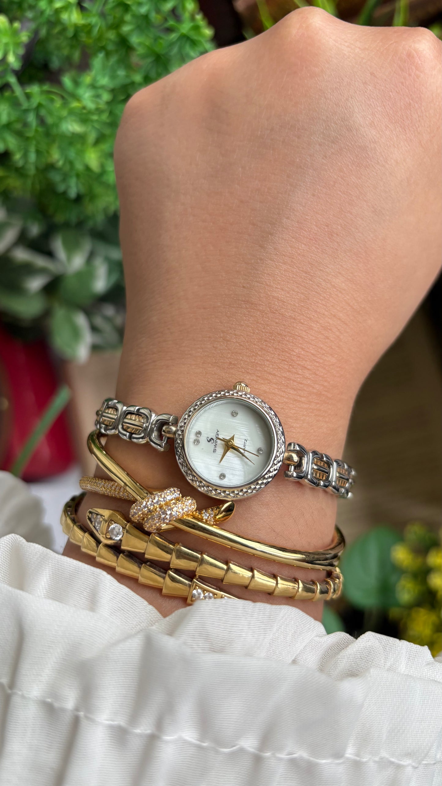 Vintage Swingy Watch in Two-Tone Pearl Dial