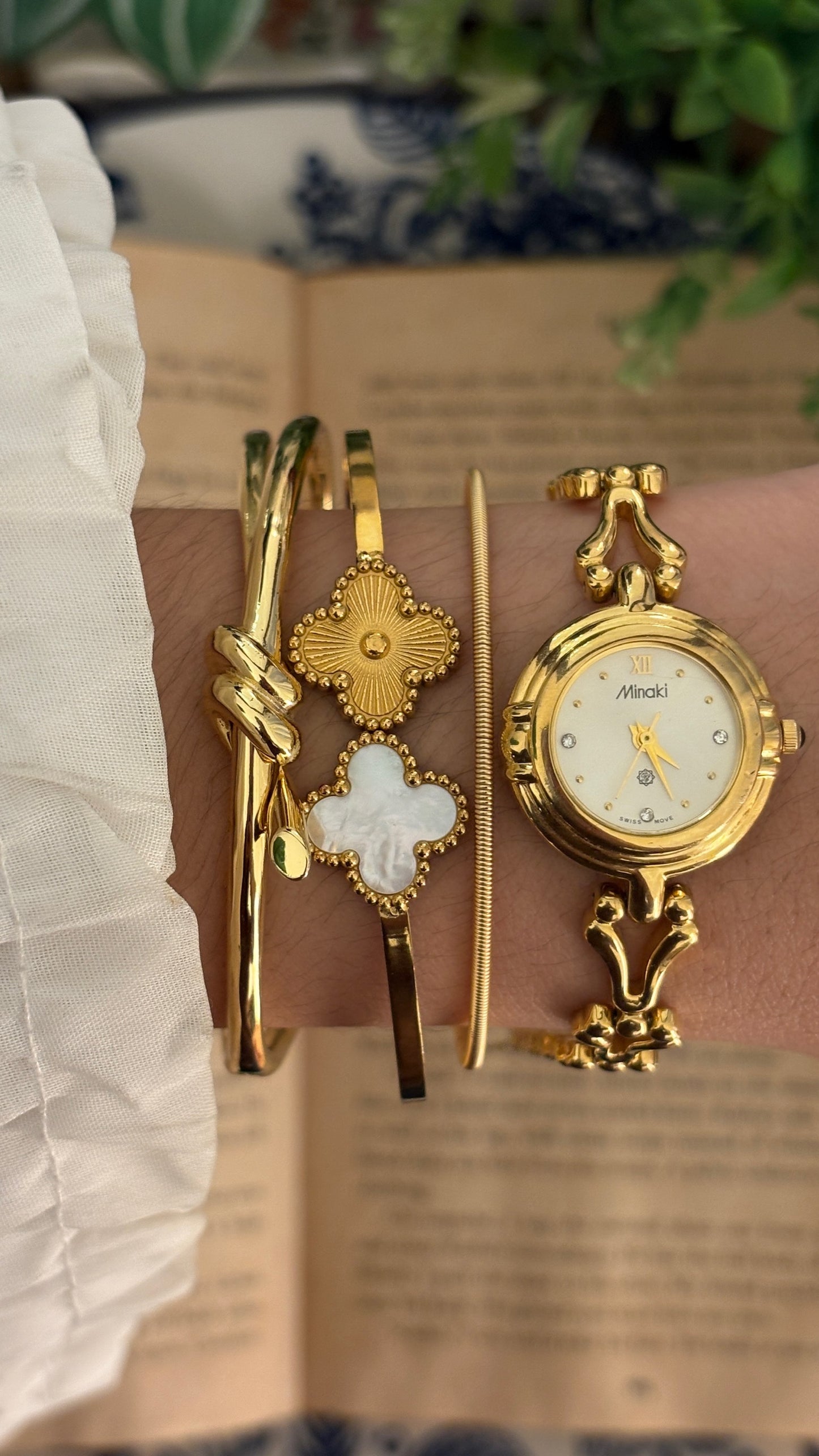 Rare Vintage Minaki Fishtail Bracelet Watch in Gold Tone Quartz