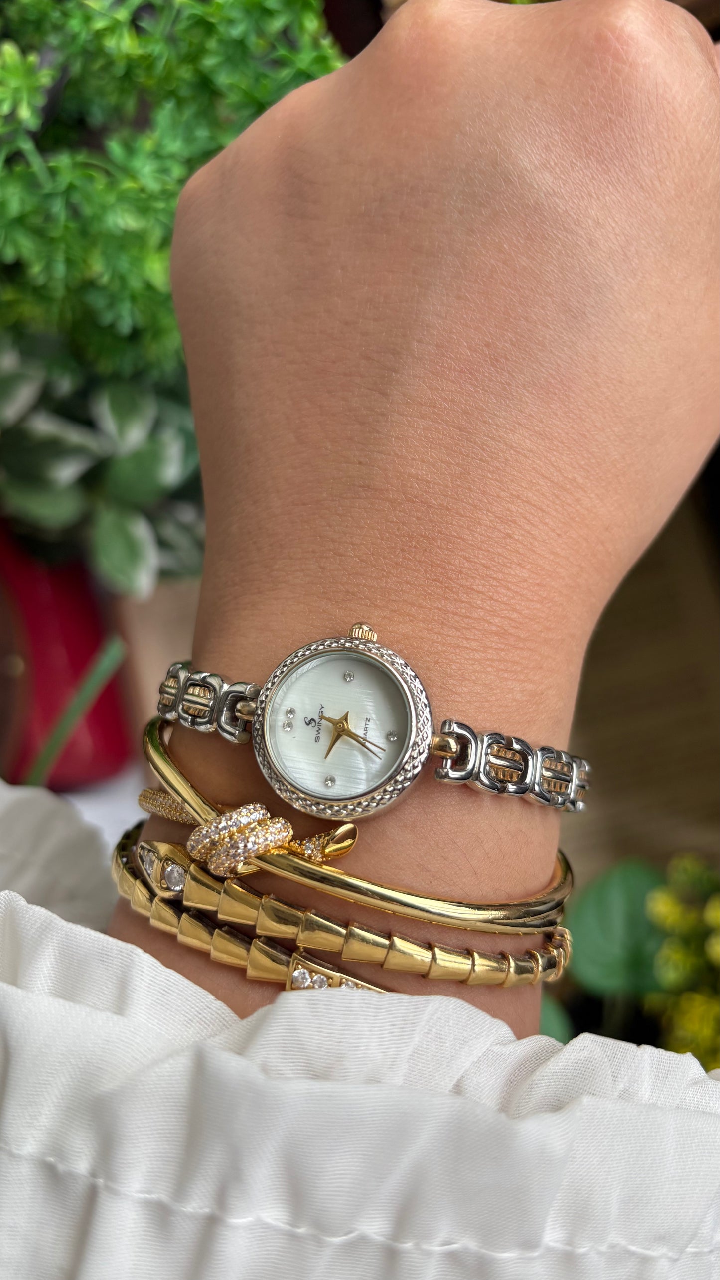 Vintage Swingy Watch in Two-Tone Pearl Dial