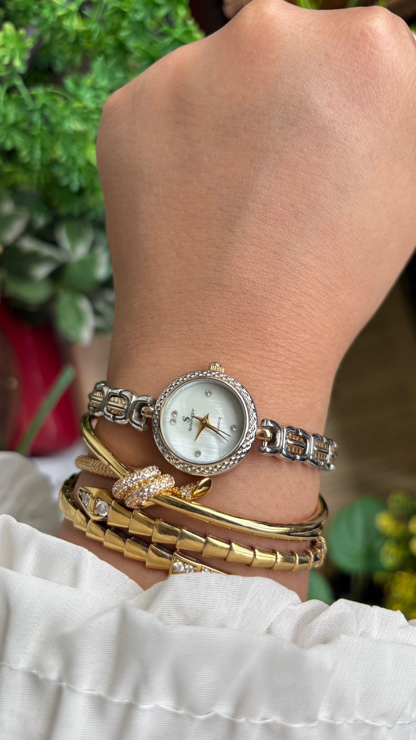 Vintage Swingy Watch in Two-Tone Pearl Dial