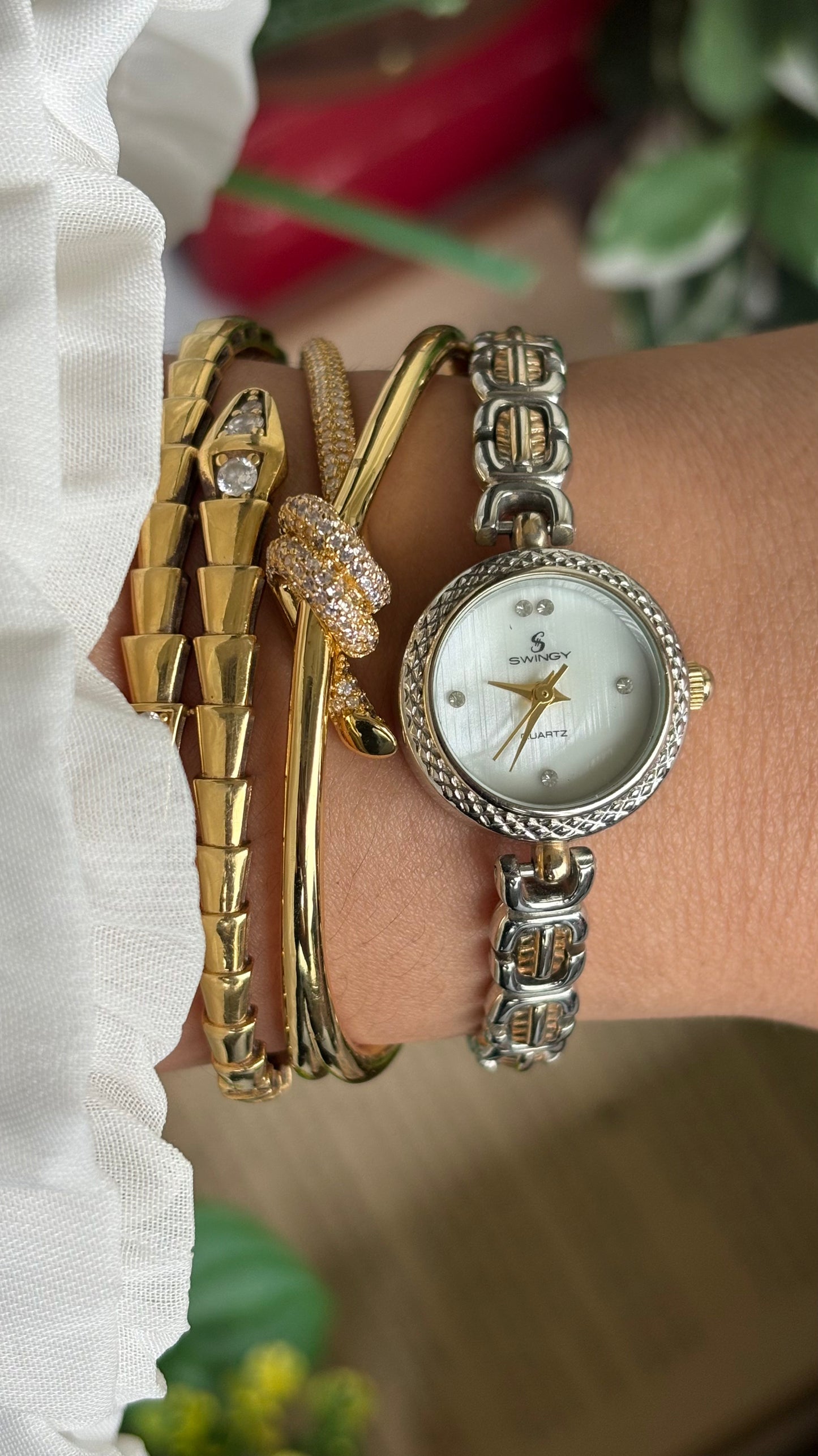 Vintage Swingy Watch in Two-Tone Pearl Dial