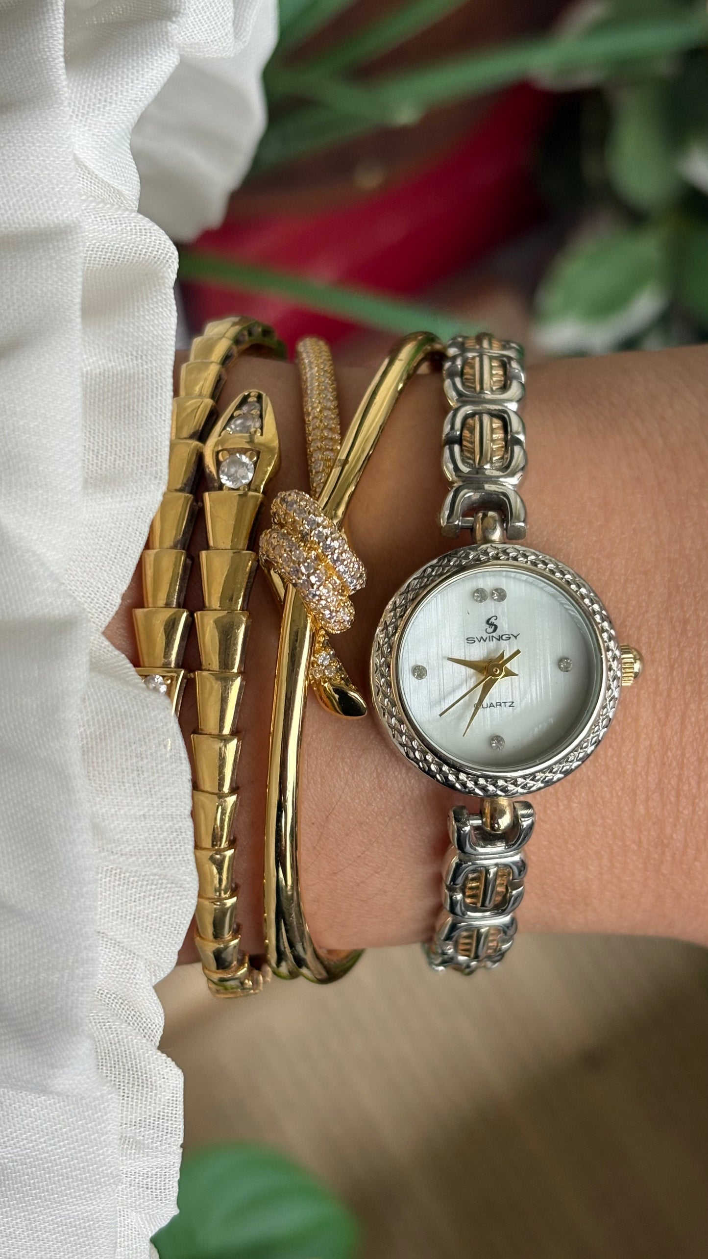Vintage Swingy Watch in Two-Tone Pearl Dial