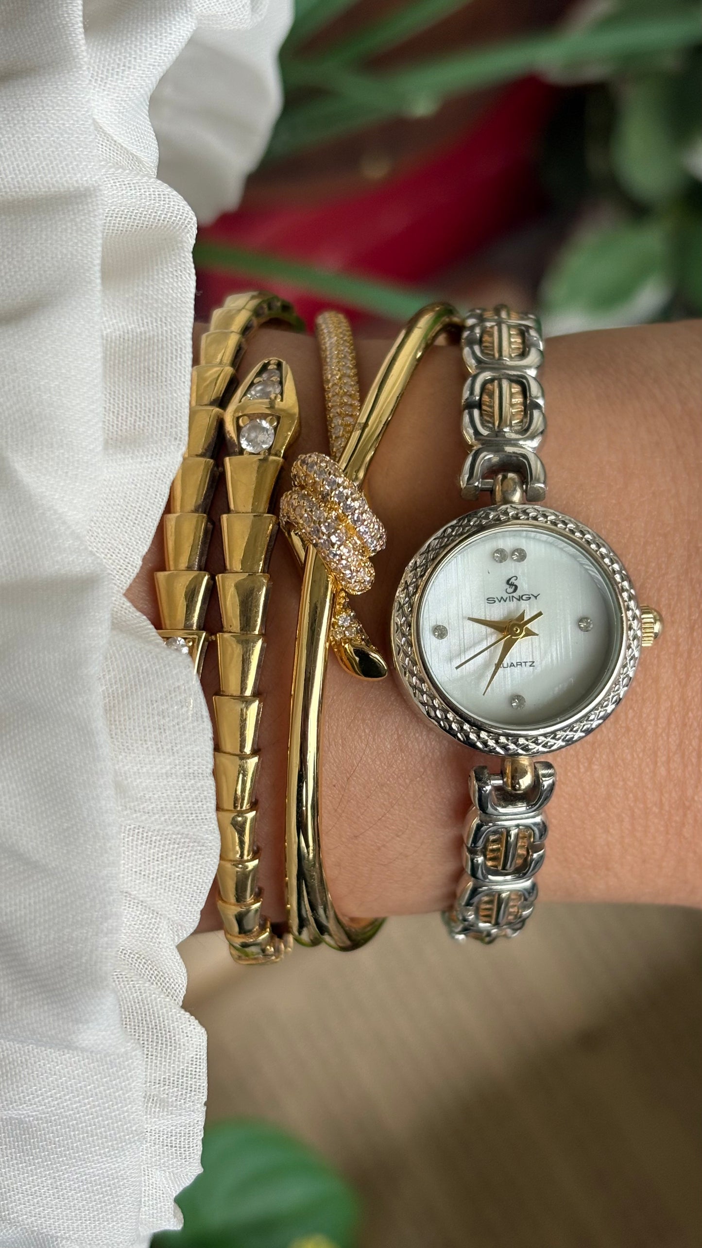 Vintage Swingy Watch in Two-Tone Pearl Dial