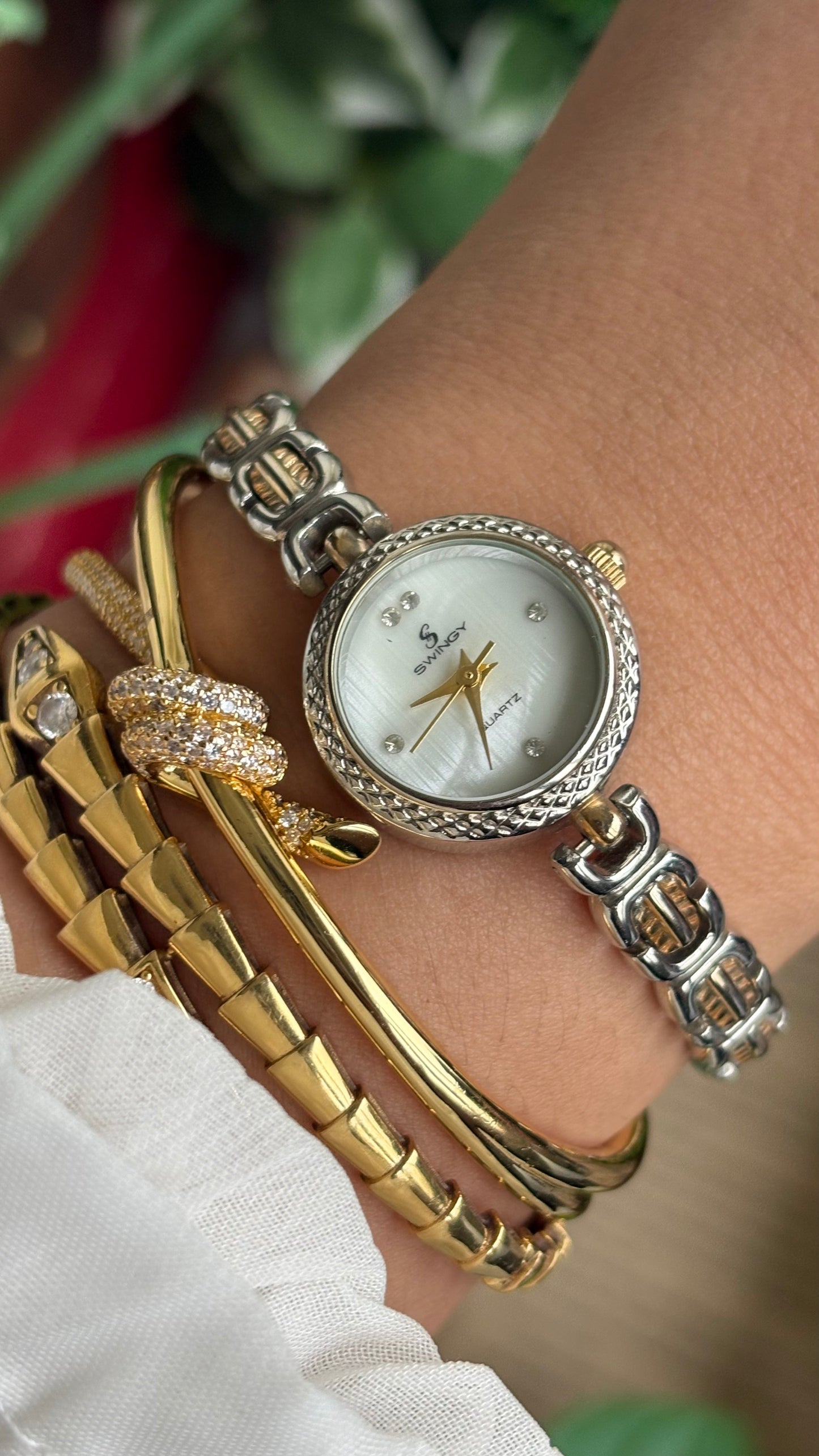Vintage Swingy Watch in Two-Tone Pearl Dial