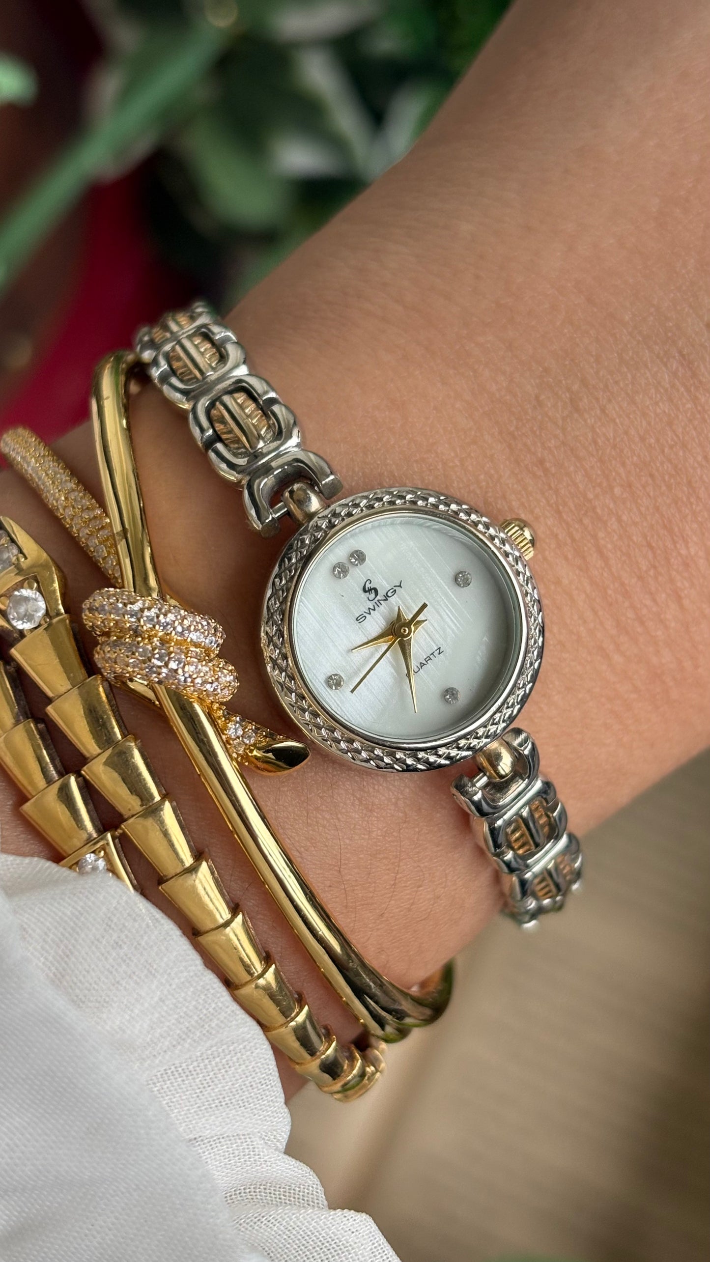 Vintage Swingy Watch in Two-Tone Pearl Dial