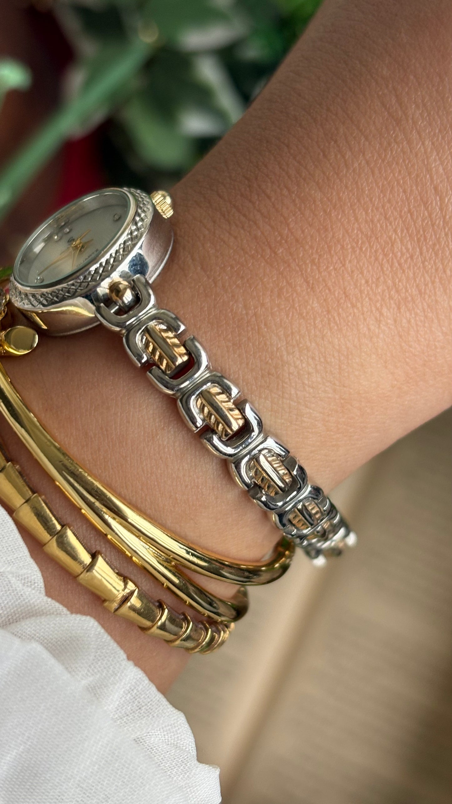 Vintage Swingy Watch in Two-Tone Pearl Dial