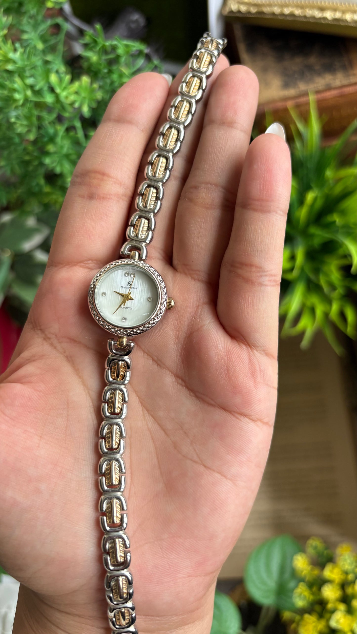 Vintage Swingy Watch in Two-Tone Pearl Dial