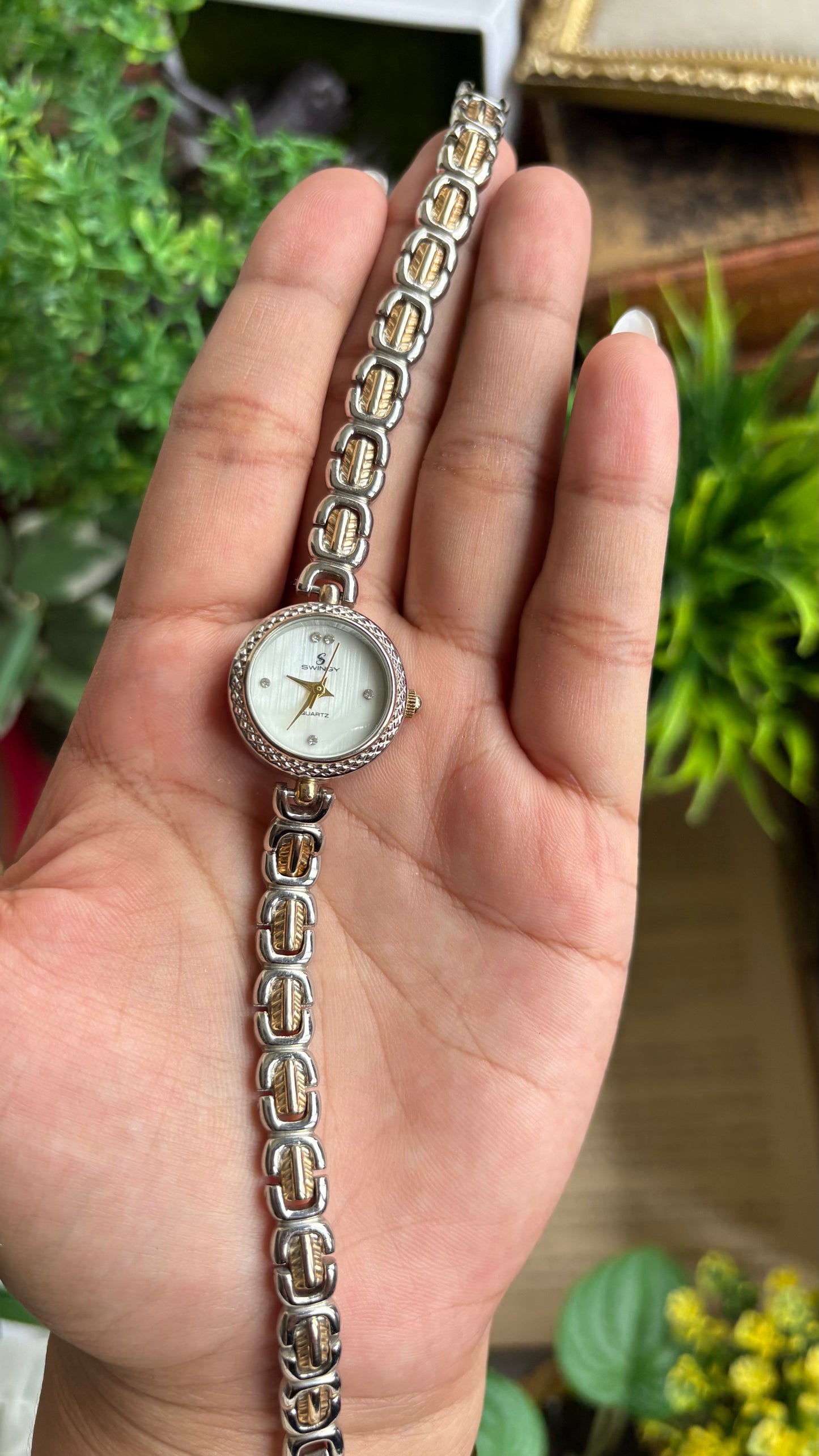 Vintage Swingy Watch in Two-Tone Pearl Dial