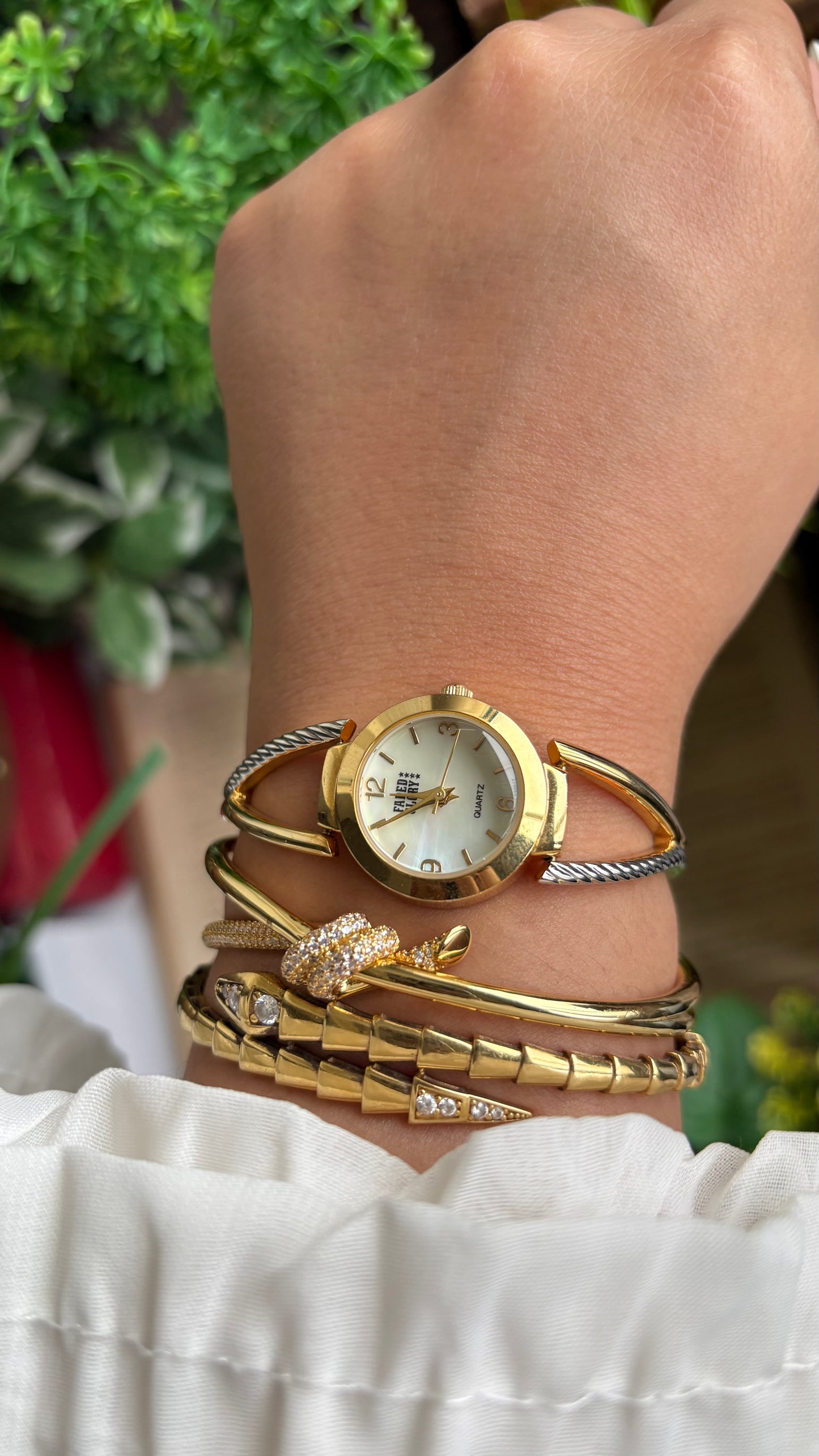 Vintage Faded Glory Watch in Two-Tone Mother of Pearl Dial