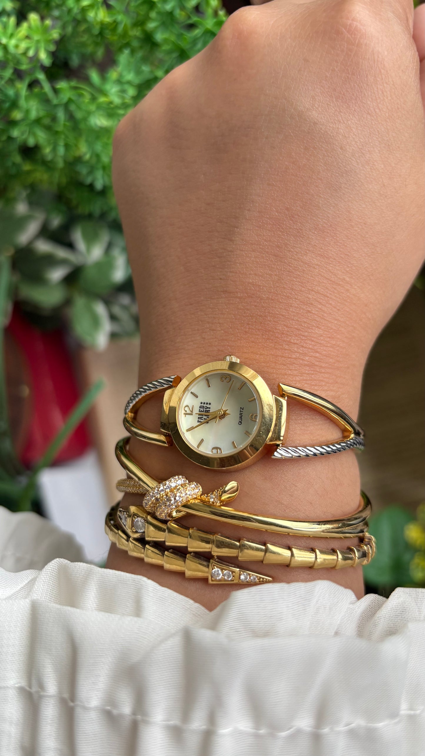 Vintage Faded Glory Watch in Two-Tone Mother of Pearl Dial