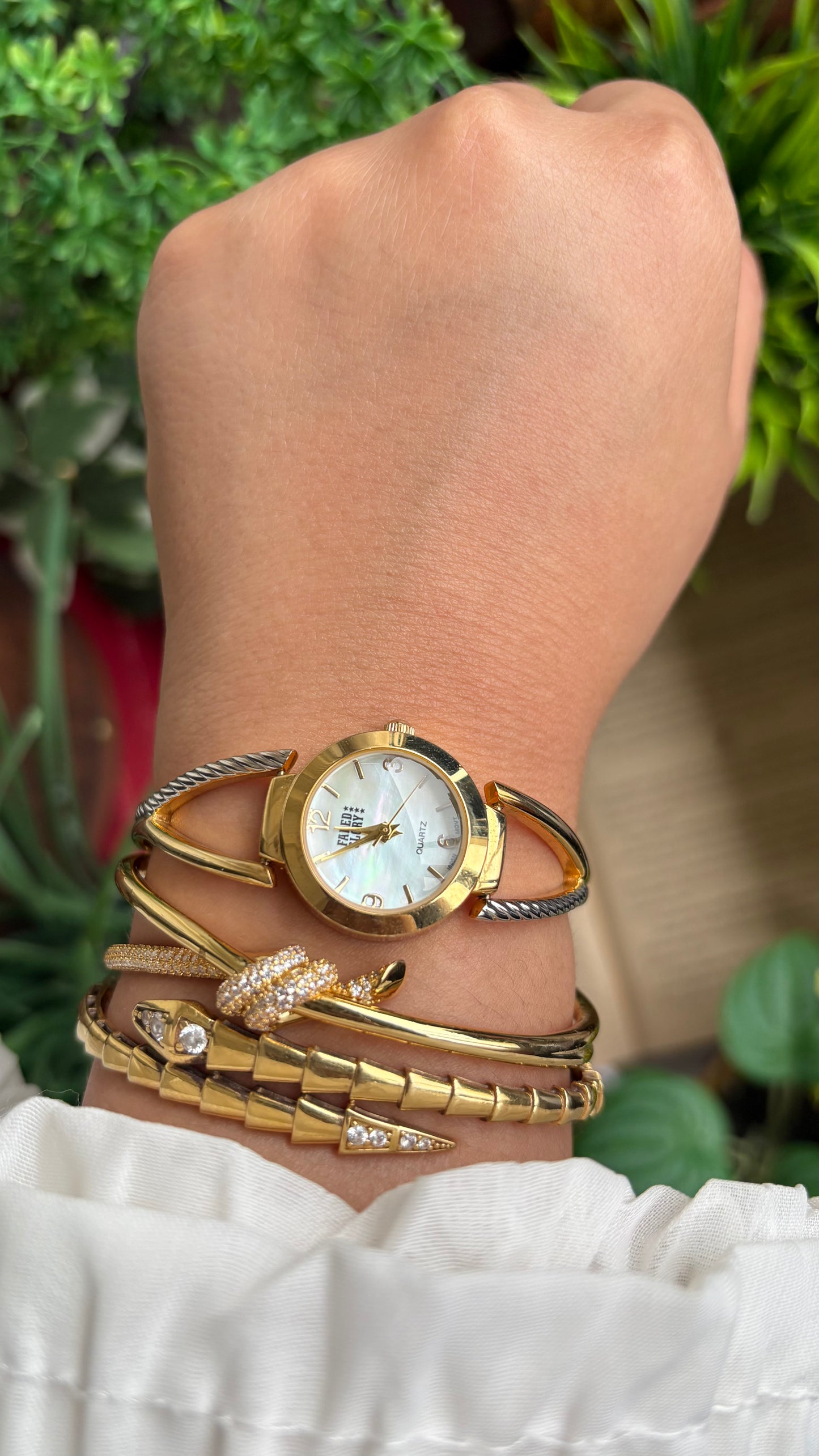 Vintage Faded Glory Watch in Two-Tone Mother of Pearl Dial