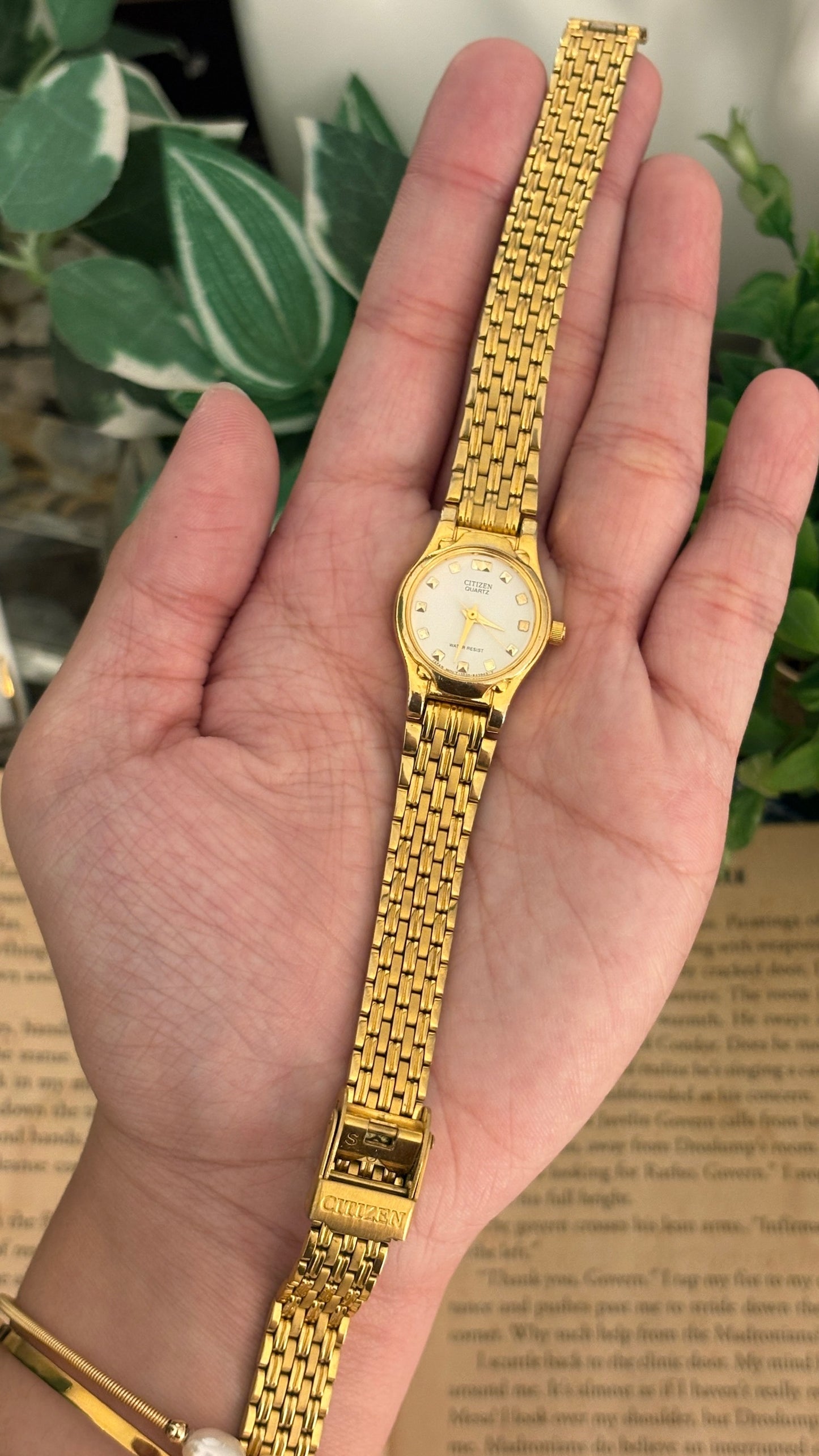 Vintage Citizen Classic Watch in Gold Tone Quartz