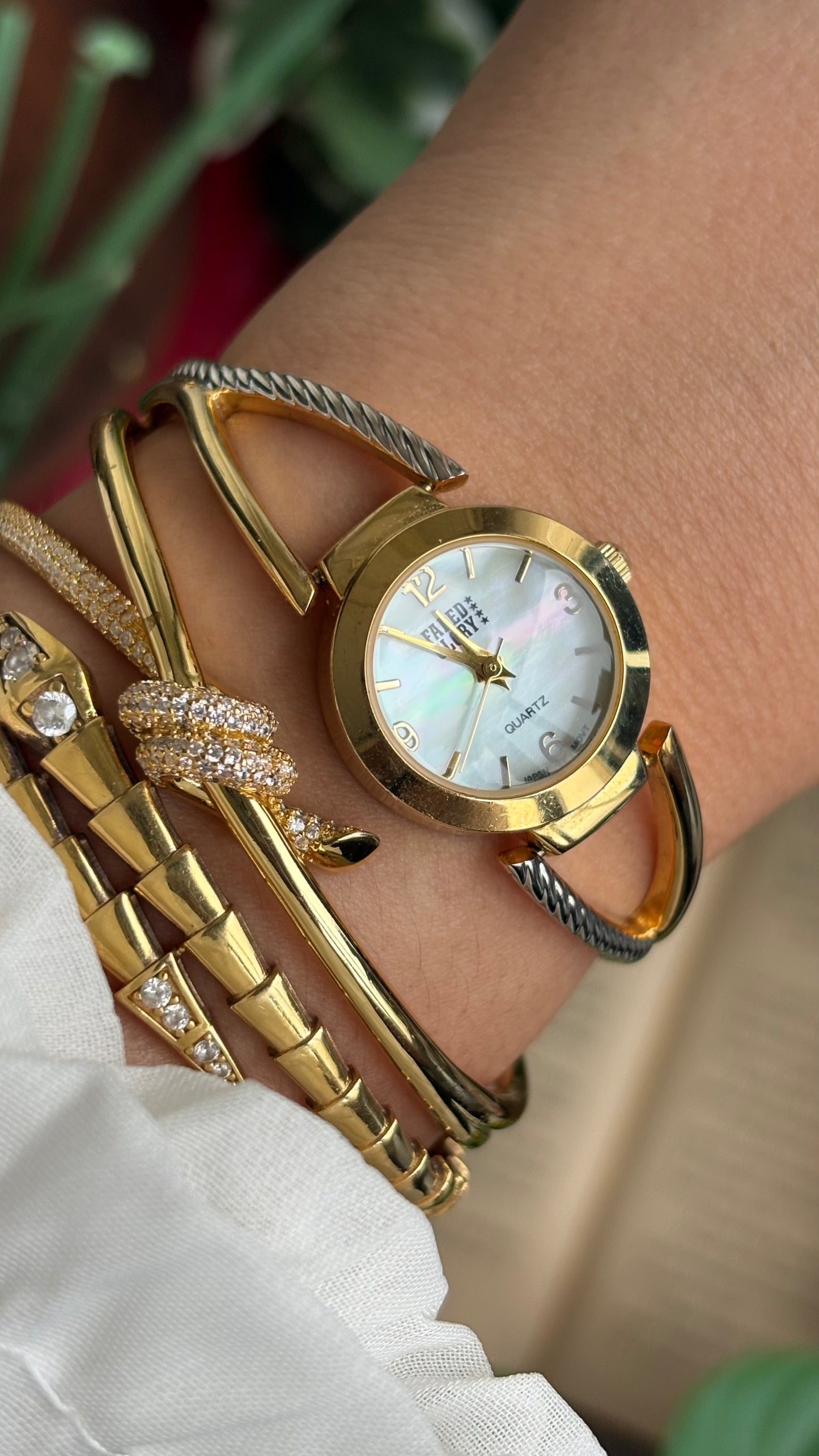 Vintage Faded Glory Watch in Two-Tone Mother of Pearl Dial