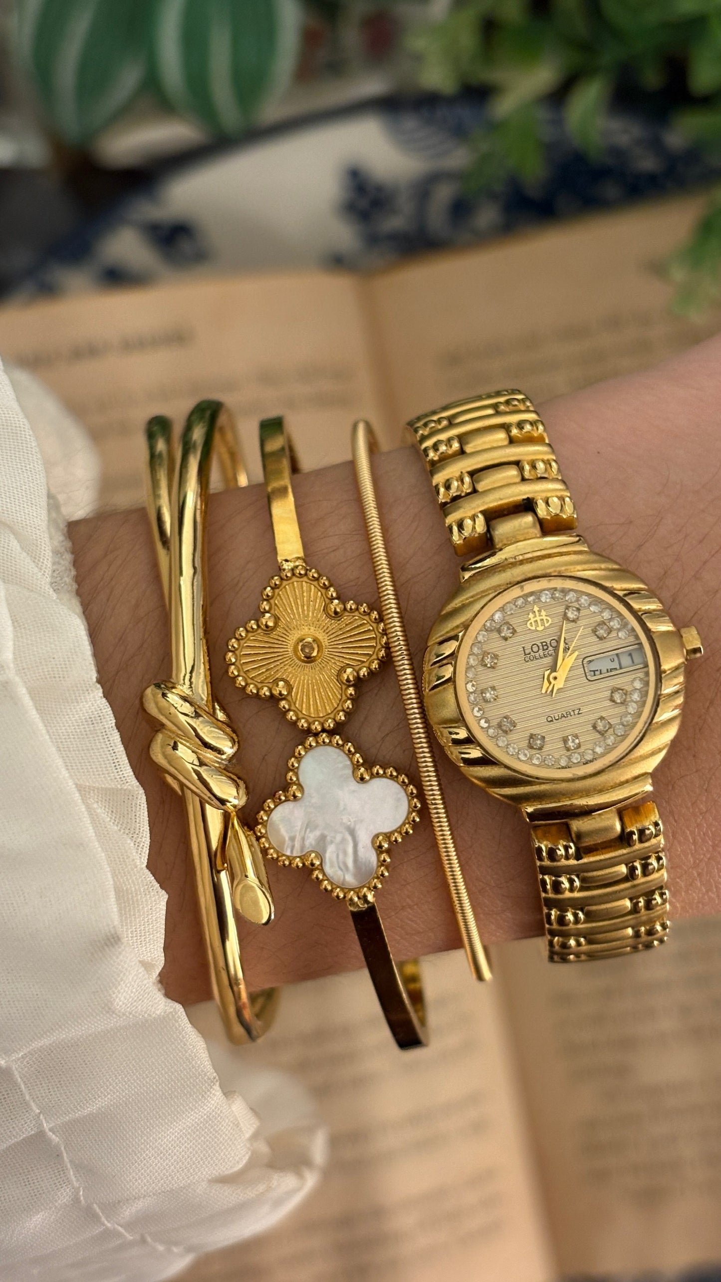 Rare Vintage Lobor Day-Date Window Classic Watch in Gold Tone Quartz