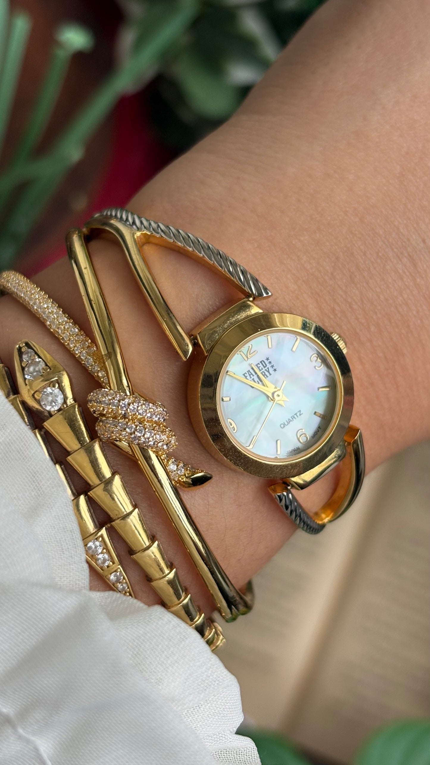 Vintage Faded Glory Watch in Two-Tone Mother of Pearl Dial