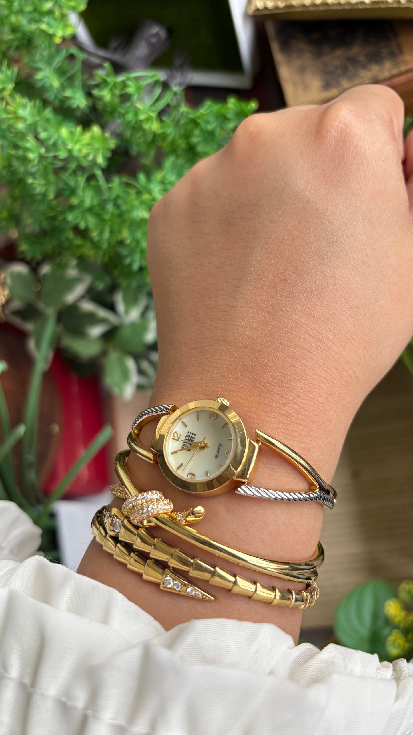 Vintage Faded Glory Watch in Two-Tone Mother of Pearl Dial