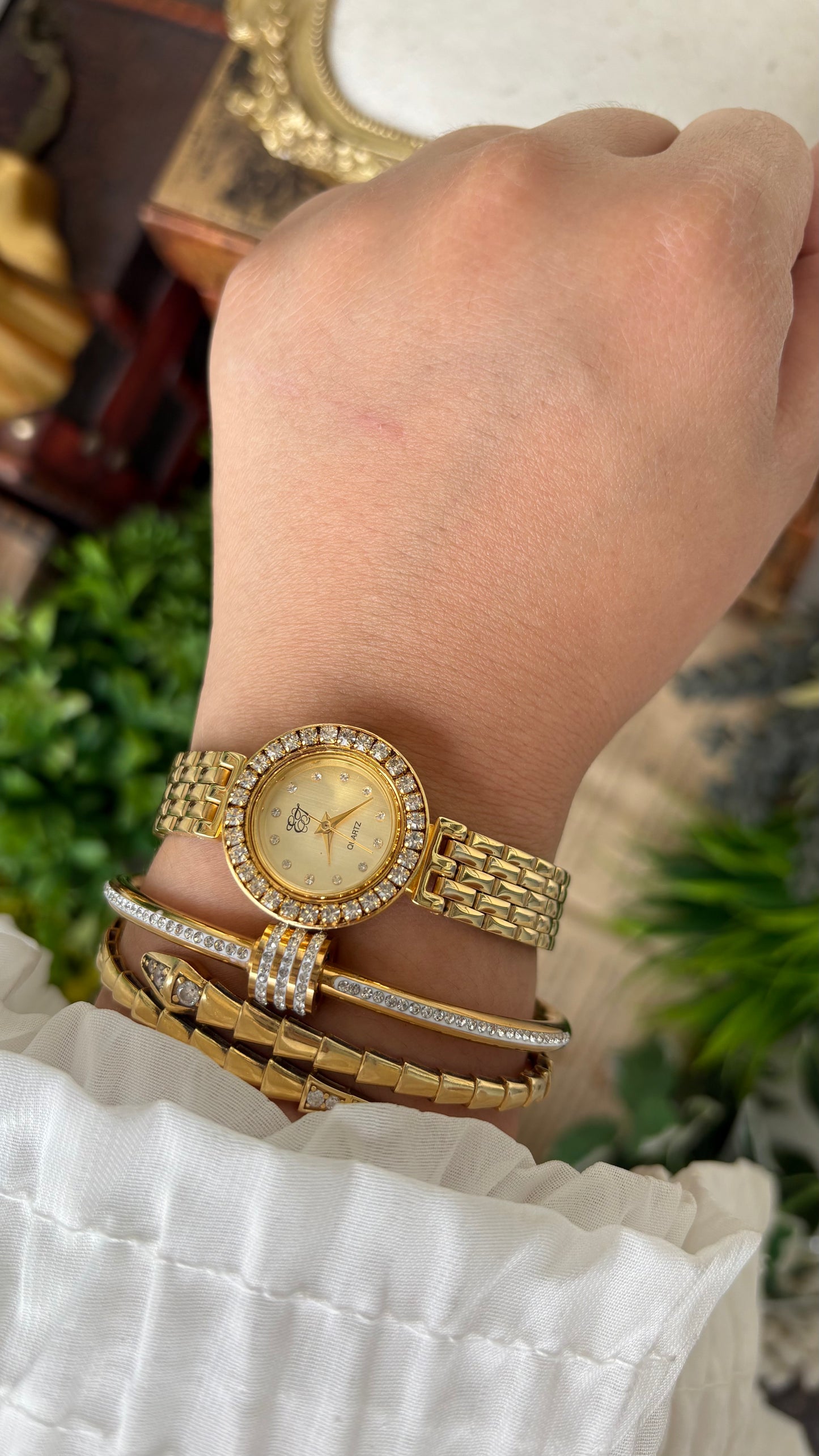 Rare Vintage Elizabeth Taylor Interchangeable Rhinestone Bezel (Watch only) in Gold Tone Quartz #00219