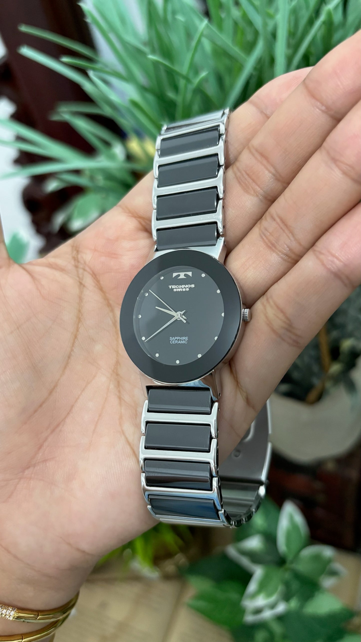 Rare Vintage Technos Swiss Black Ceramic Sapphire Glass Mens Watch in Silver Tone Quartz