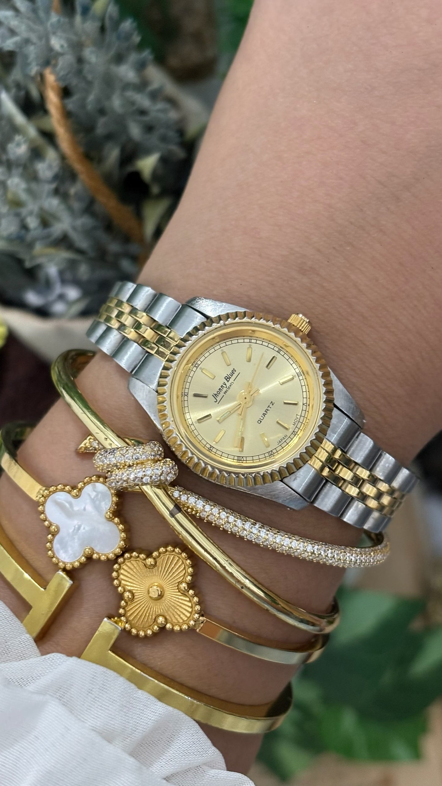 Vintage Johnny Blues Fluted Bezel Classic Watch in Two-Tone Quartz